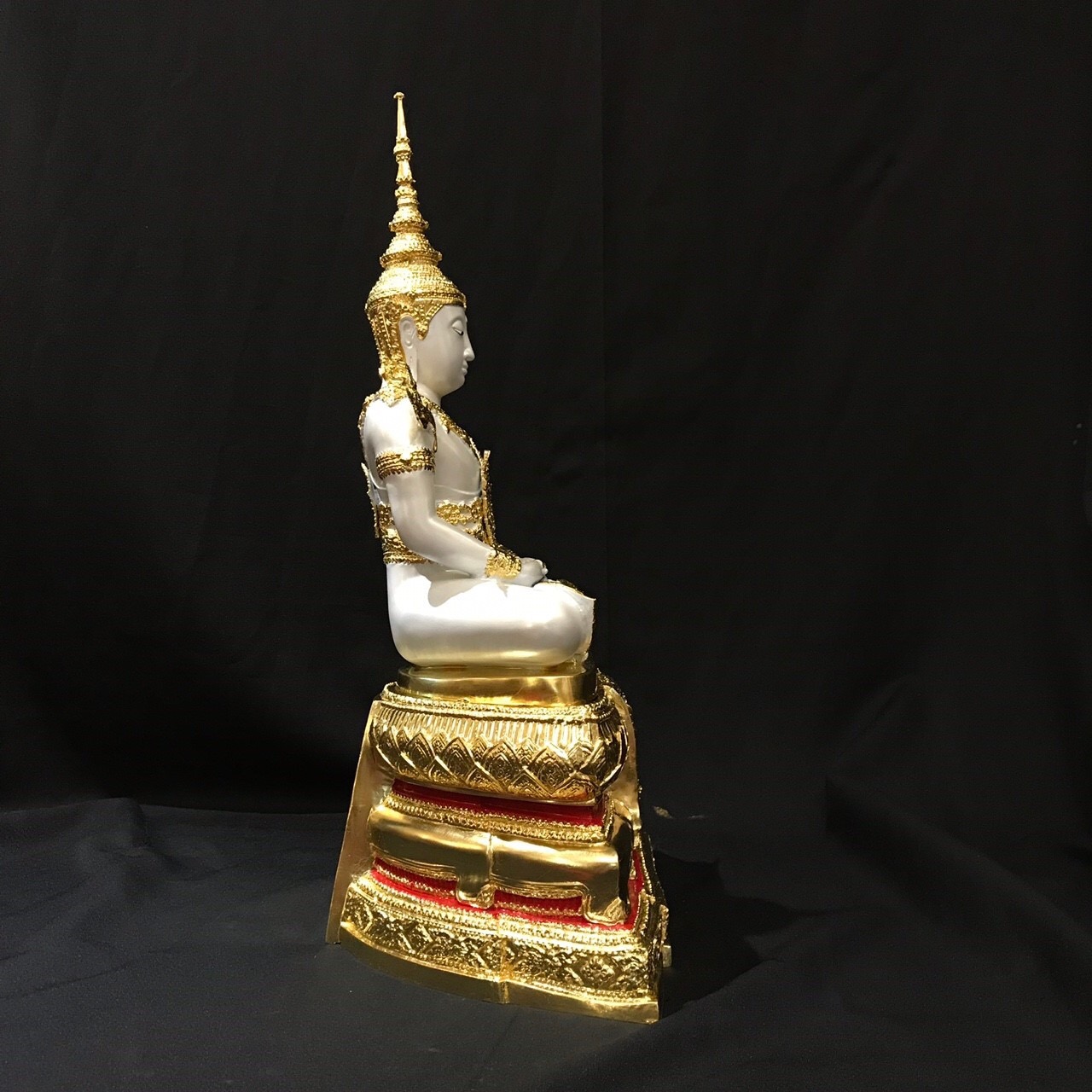 พระพุทธรูป พระแก้วมรกต ทรงเครื่องฤดูร้อน หน้าตัก 9 นิ้ว พิธีสมโภช กรุงรัตนโกสินทร์ 200 ปี วัดพระศรีรัตนศาสดาราม พ.ศ.2525