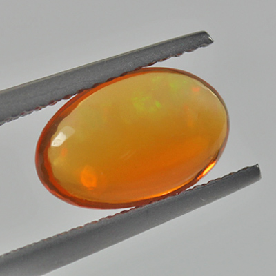 โอปอลไฟ (Fire Opal) จากเม็กซิโก 1.77 กะรัต สีส้ม มีเหลือบเล่นสี