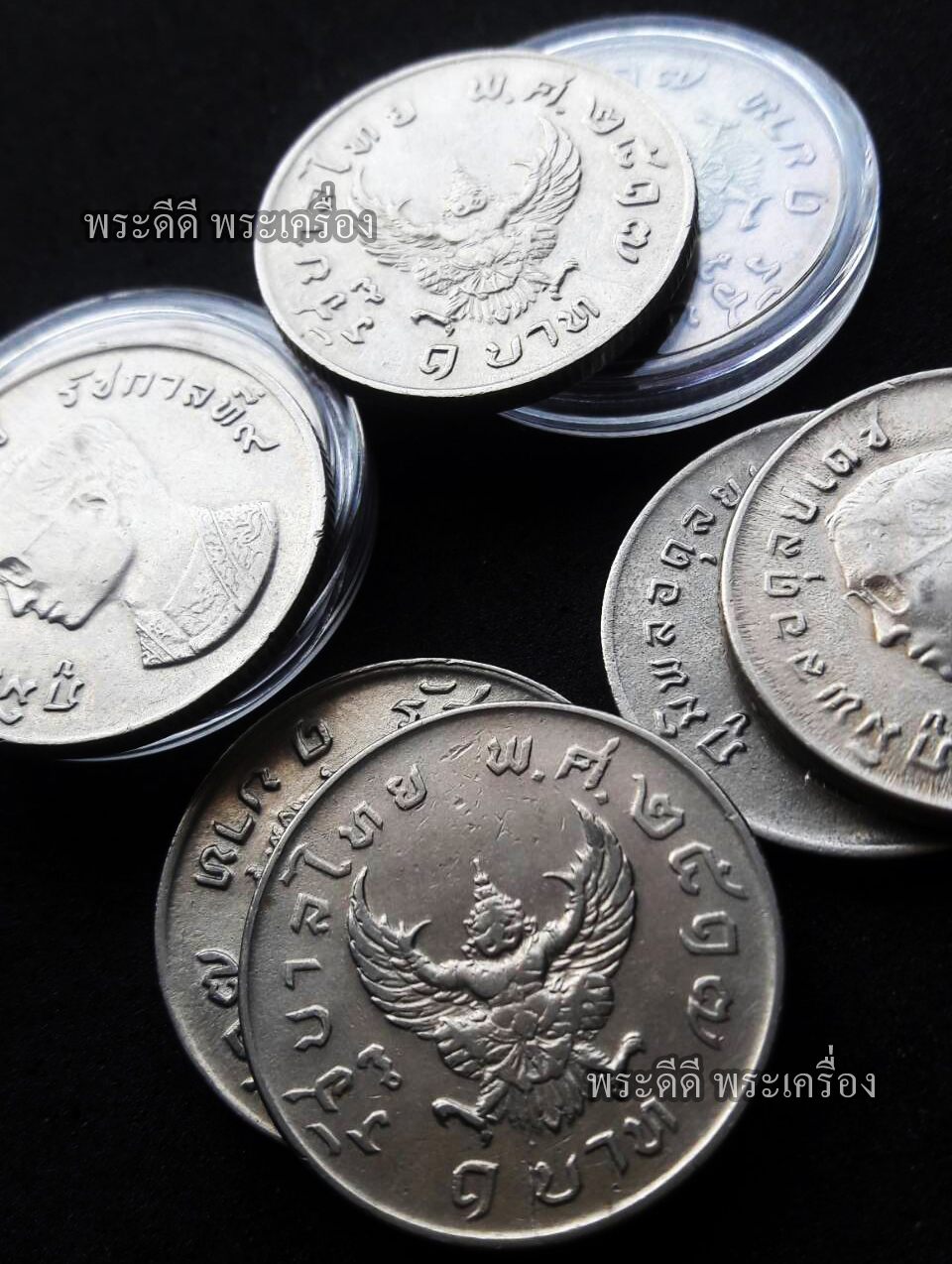 เหรียญครุฑ 1 บาท ปี 2517 ผ่านการใช้สภาพสวย หน้าครุฑชัด ขาแว่นก็มา พร้อมตลับ