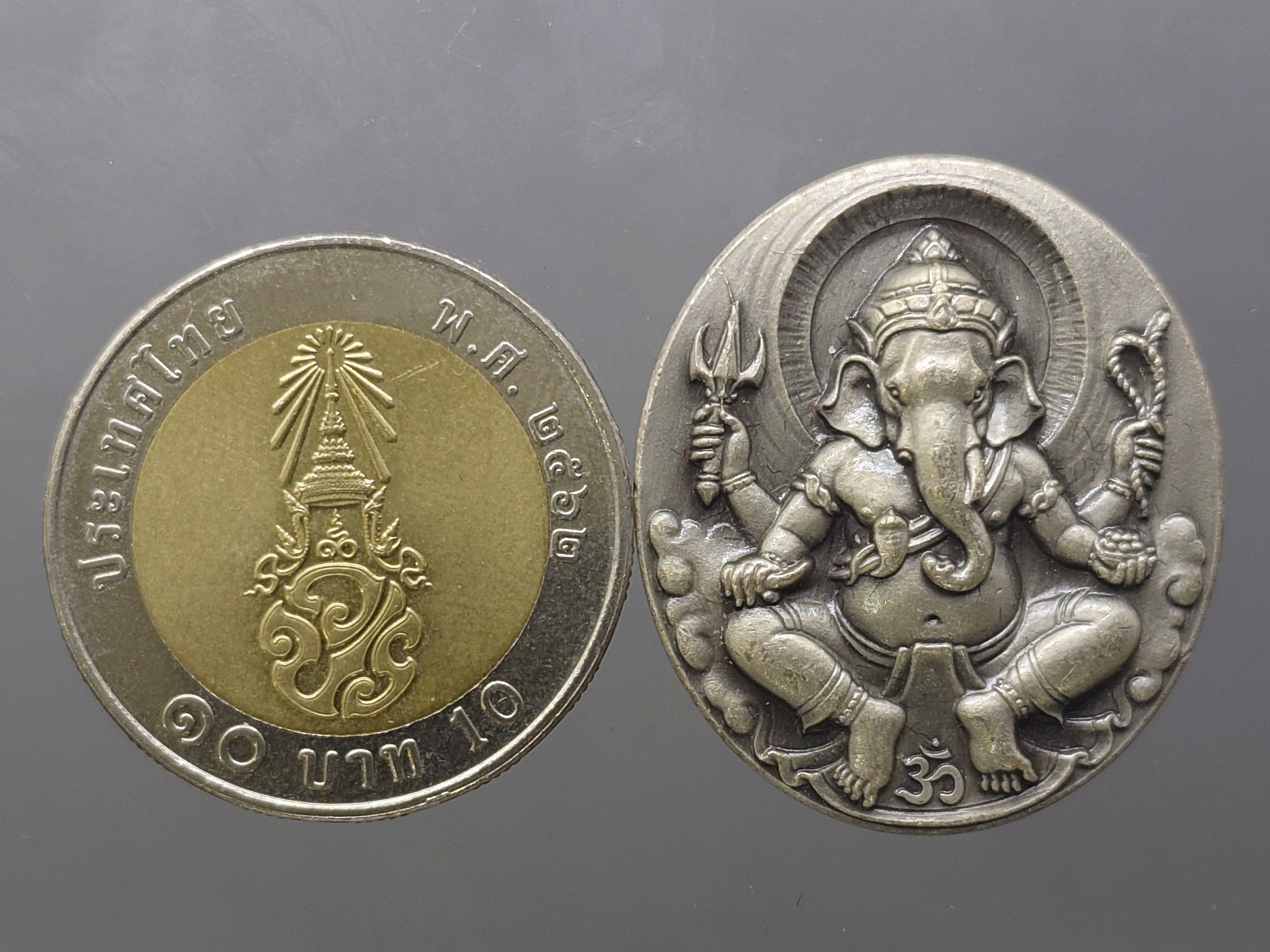 พระพิฆเนศวร หลังโอม เนื้อเงิน ที่ระลึก 108 ปี แห่งการสถาปนากรมศิลปากร โคท ๑๓๙๕ ปี2562 พร้อมกล่องเดิม