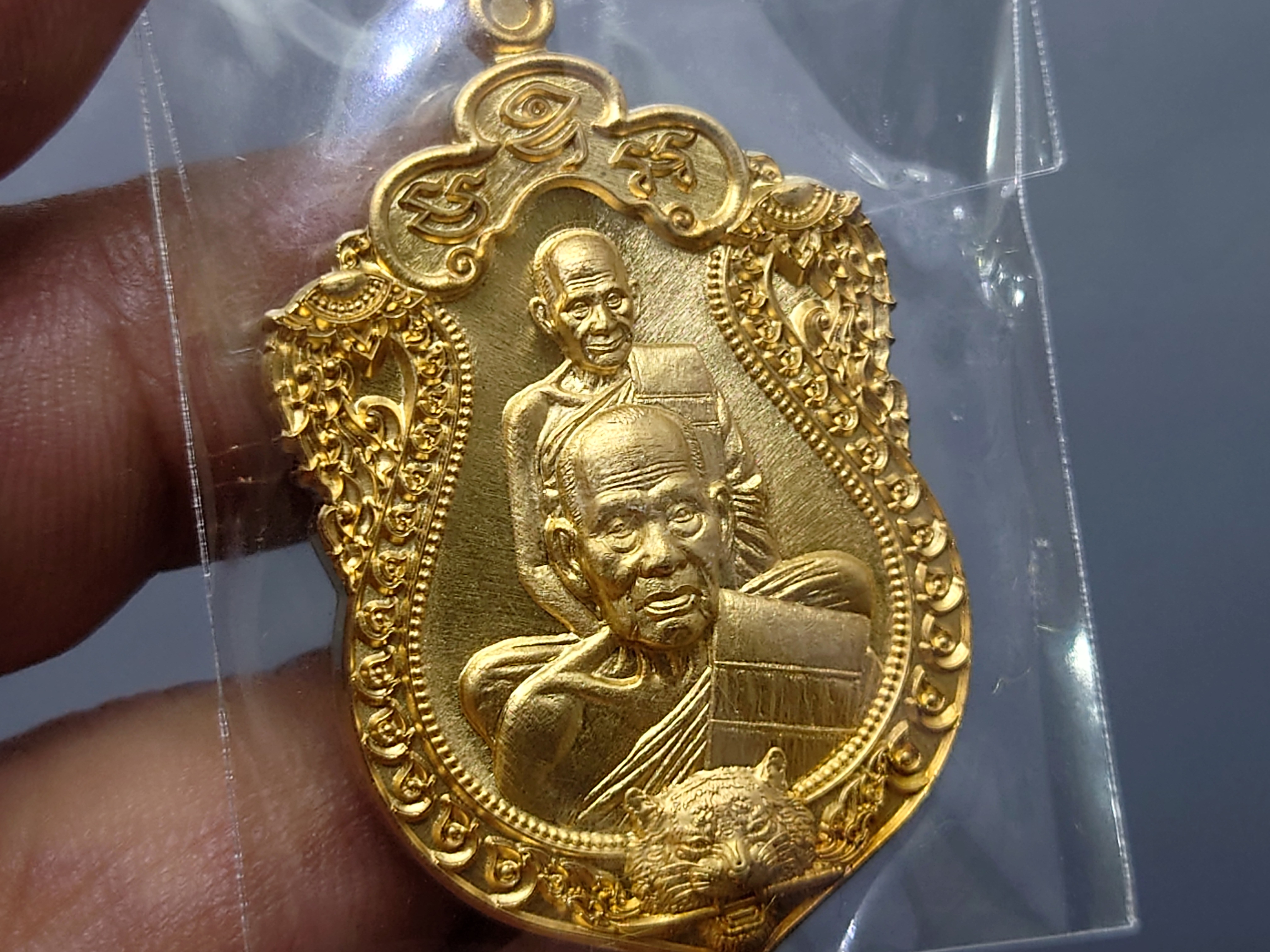 เหรียญเสมาเสือคาบดาบ 3 (เหรียญแจกในพิธี)เนื้อสัตตะ หลังเสือคู่ หลวงพ่อพัฒน์ วัดห้วยด้วน โคท 96 ปี2564