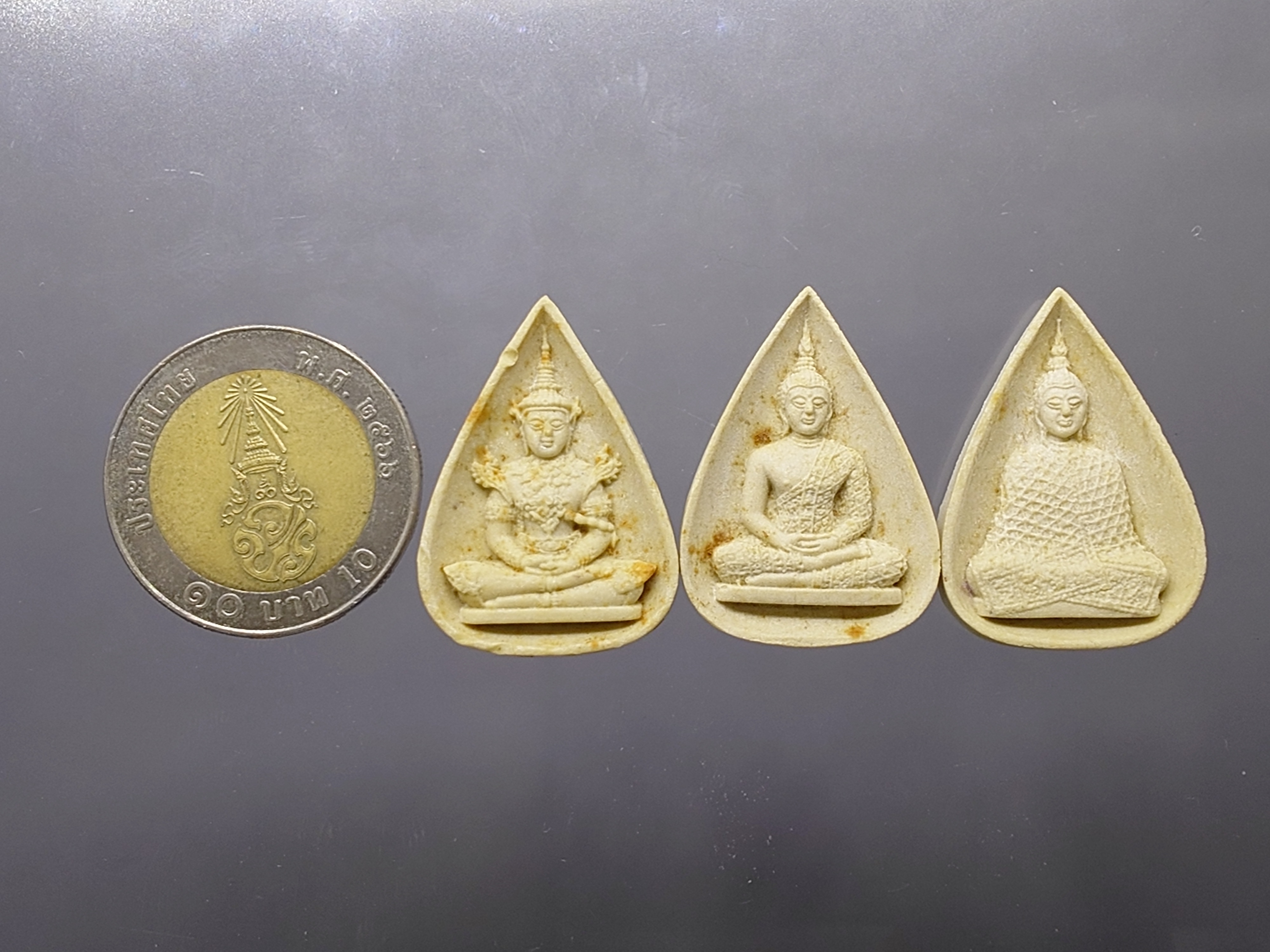 พระแก้วมรกต 3 ฤดู ๙๖ ปี ธมฺมวิตกฺโก หลังยันต์เจ้าคุณนรฯ เนื้อผงพุทธคุณ พุทธาภิเษก ณ วัดเทพศิรินทราวาส พ.ศ.2537 พร้อมตลับเดิม