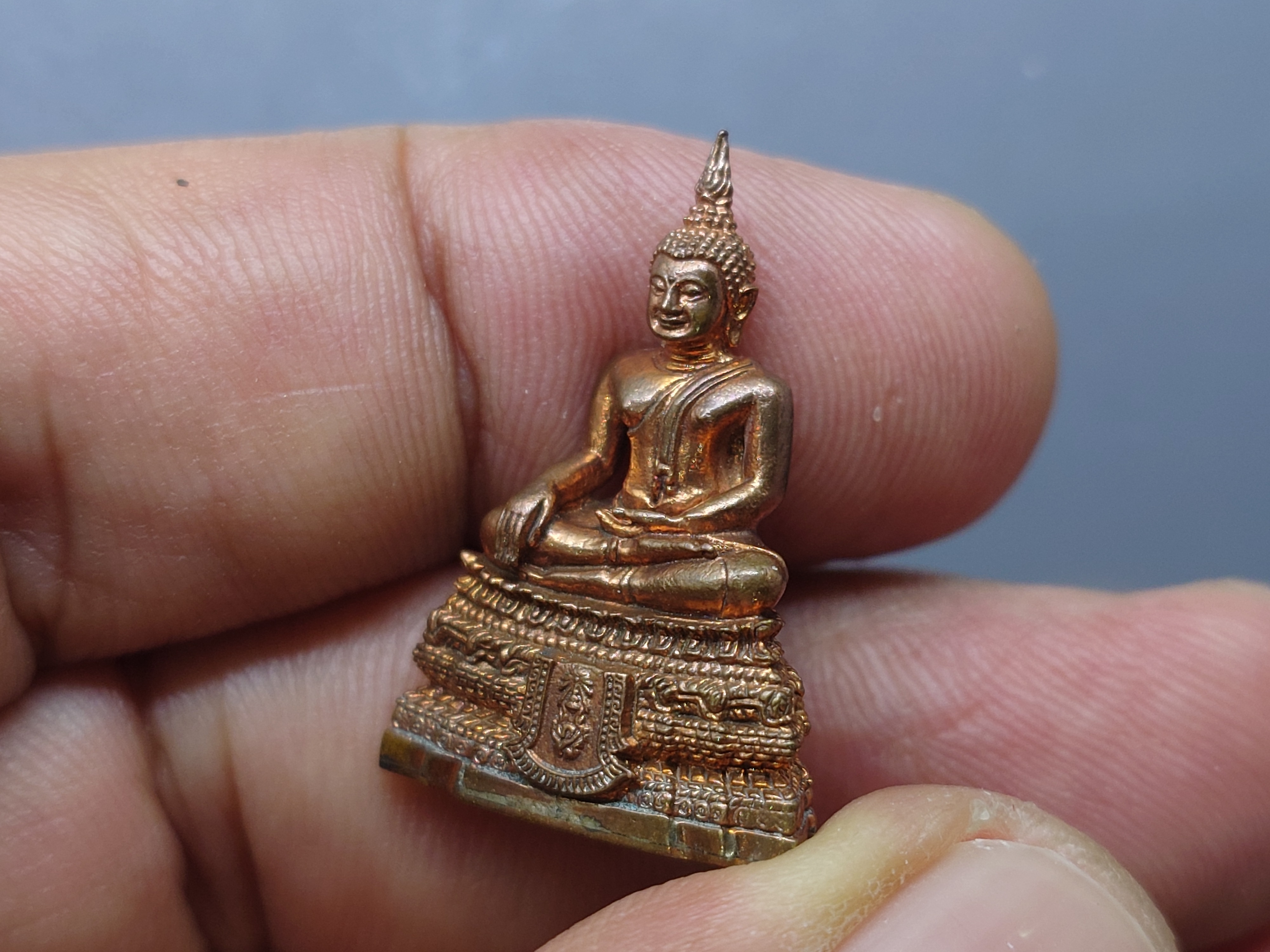 พระกริ่งพระพุทธชินสีห์ ภ.ป.ร.เนื้อทองแดง รุ่นสมทบทุน กองทุนฟันเทียมพระราชทาน เฉลิมพระเกียรติ 80 พรรษา รัชกาลที่9 กระทรวงสาธารณสุข จัดสร้าง พ.ศ.2550 พร้อมกล่องเดิม