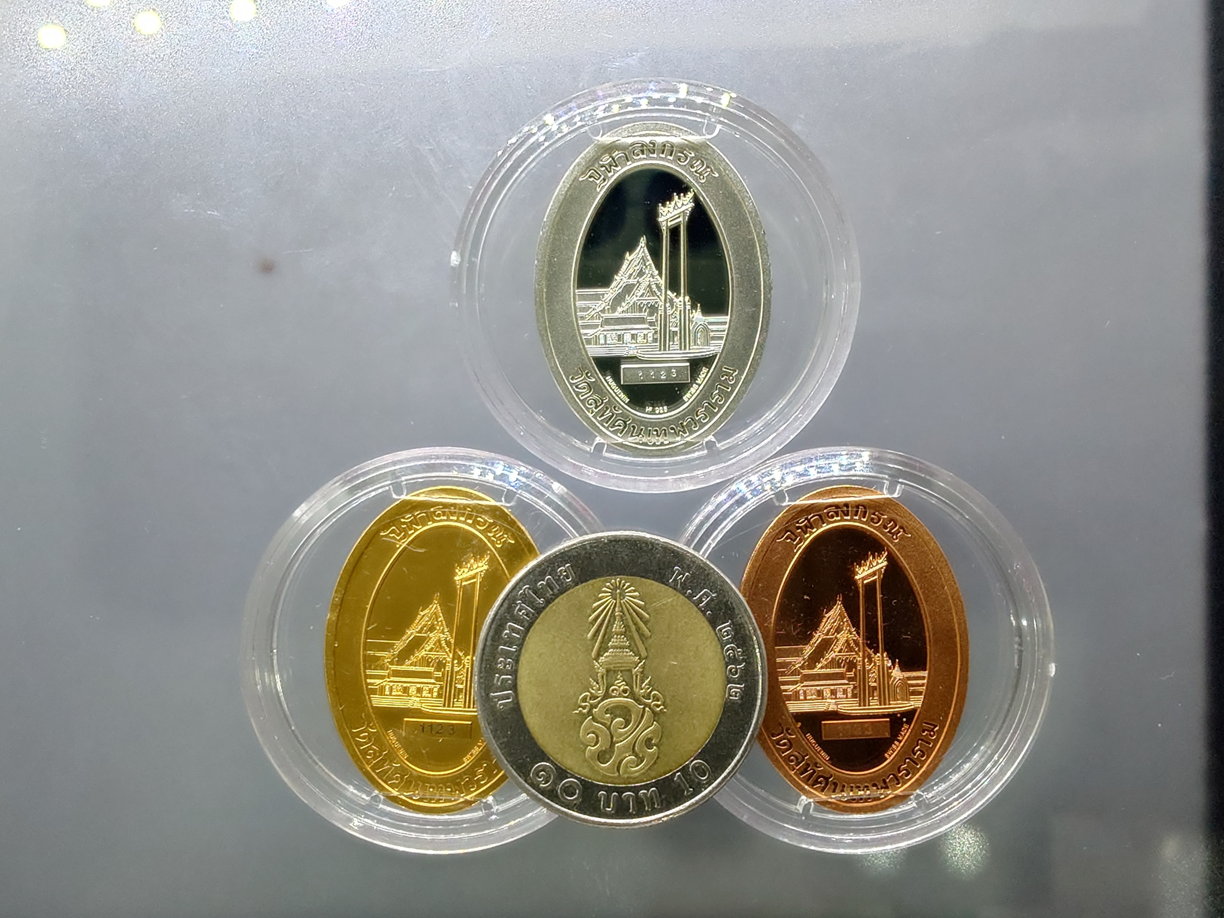 เหรียญพระรูปรัชกาลที่5 บล็อกนอก ฮูกานิน สวิส รุ่นแรก หลังเสาชิงช้า (เนื้อเงิน ทองเหลืองชุบทอง ทองแดง) วัดสุทัศนเทพวราราม พ.ศ.2538 พร้อมกล่องเดิม ใบรับรอง