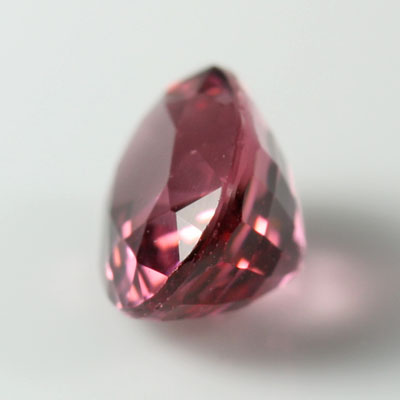 ทัวร์มาลีนสีชมพู (Pink Tourmaline) 0.57 กะรัต สีชมพูอมม่วง เม็ดเล็ก น่ารัก