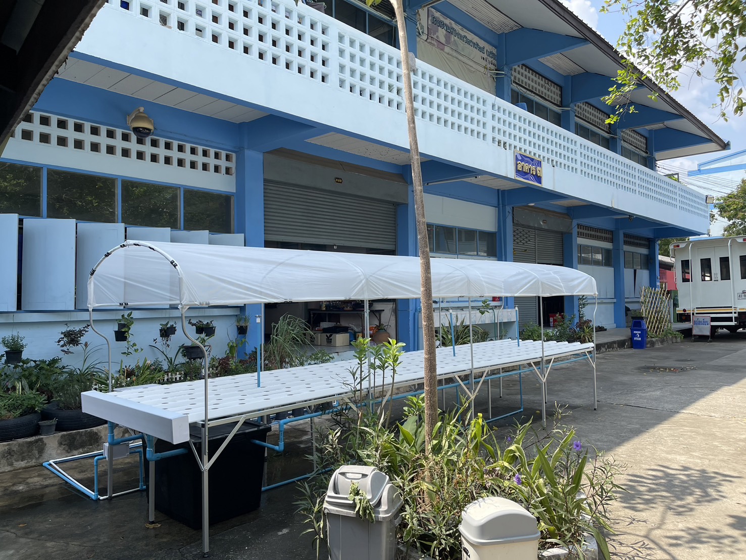 ชุดปลูกผักไฮโดรโปรนิกส์ แบบ ตั้งโต๊ะ ขนาด 6 เมตร จำนวน 8 รางปลูก