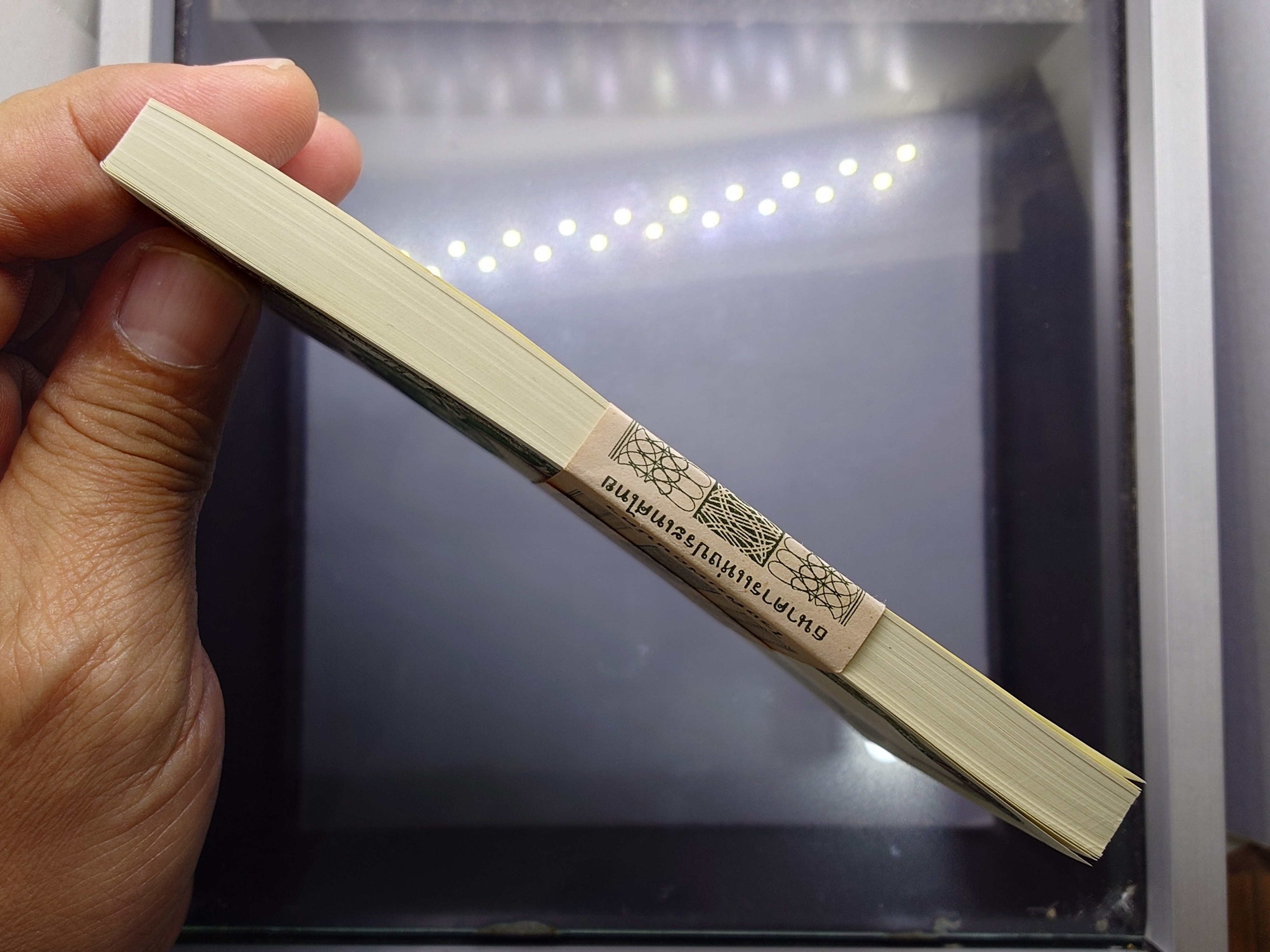 ธนบัตร 20 บาท แบบ 12 ยกแหนบ 100 ใบ เลขเรียง ไม่ผ่านใช้