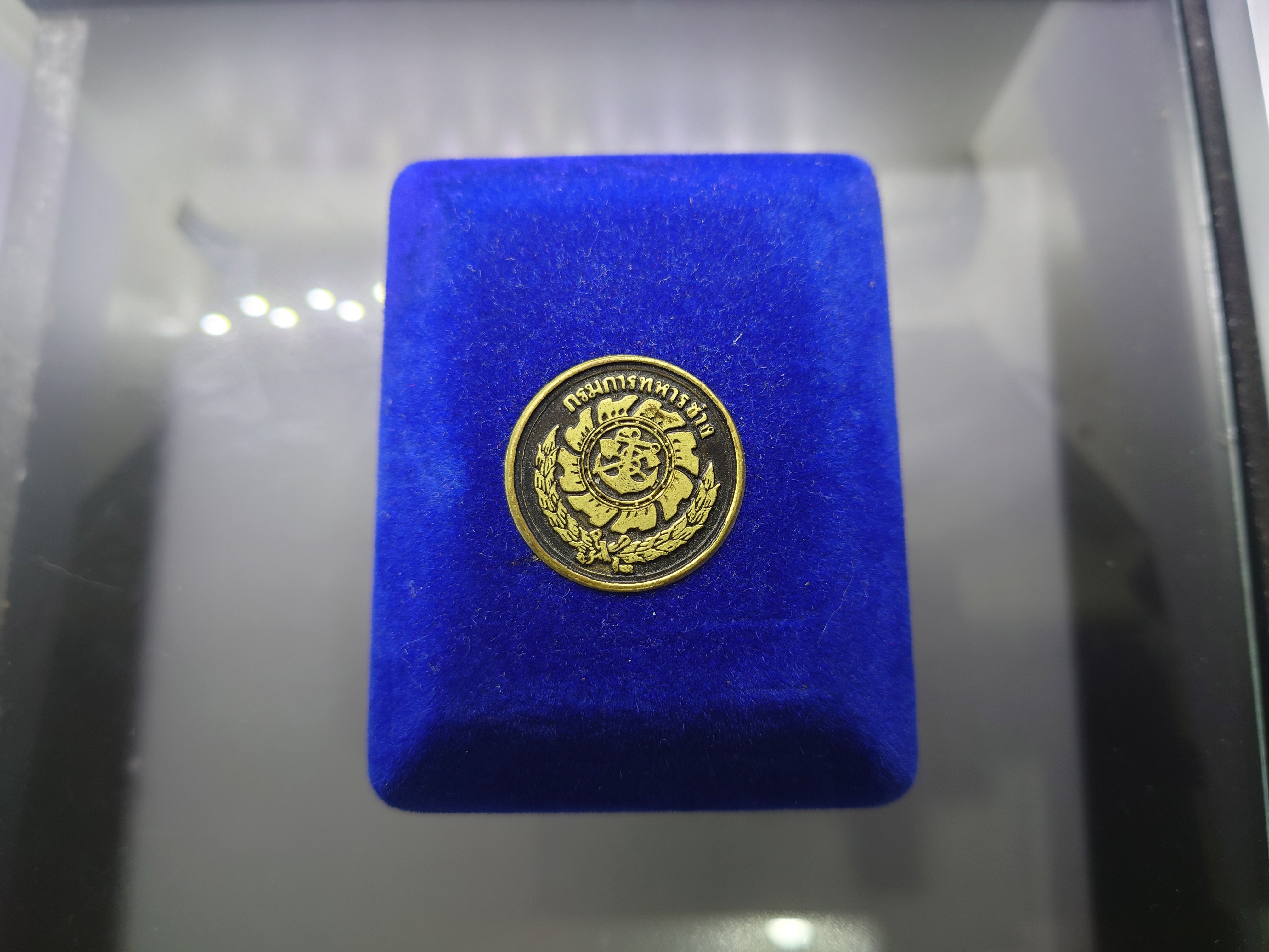 เหรียญเงิน พลเอก กรมพระกำแพงเพชรอัครโยธิน หลังเจ้าพ่อหลักเมืองราชบุรี ที่ระลึกกรมการทหารช่าง ค่ายภาณุรังษี พ.ศ.2558 พร้อมกล่องเดิม