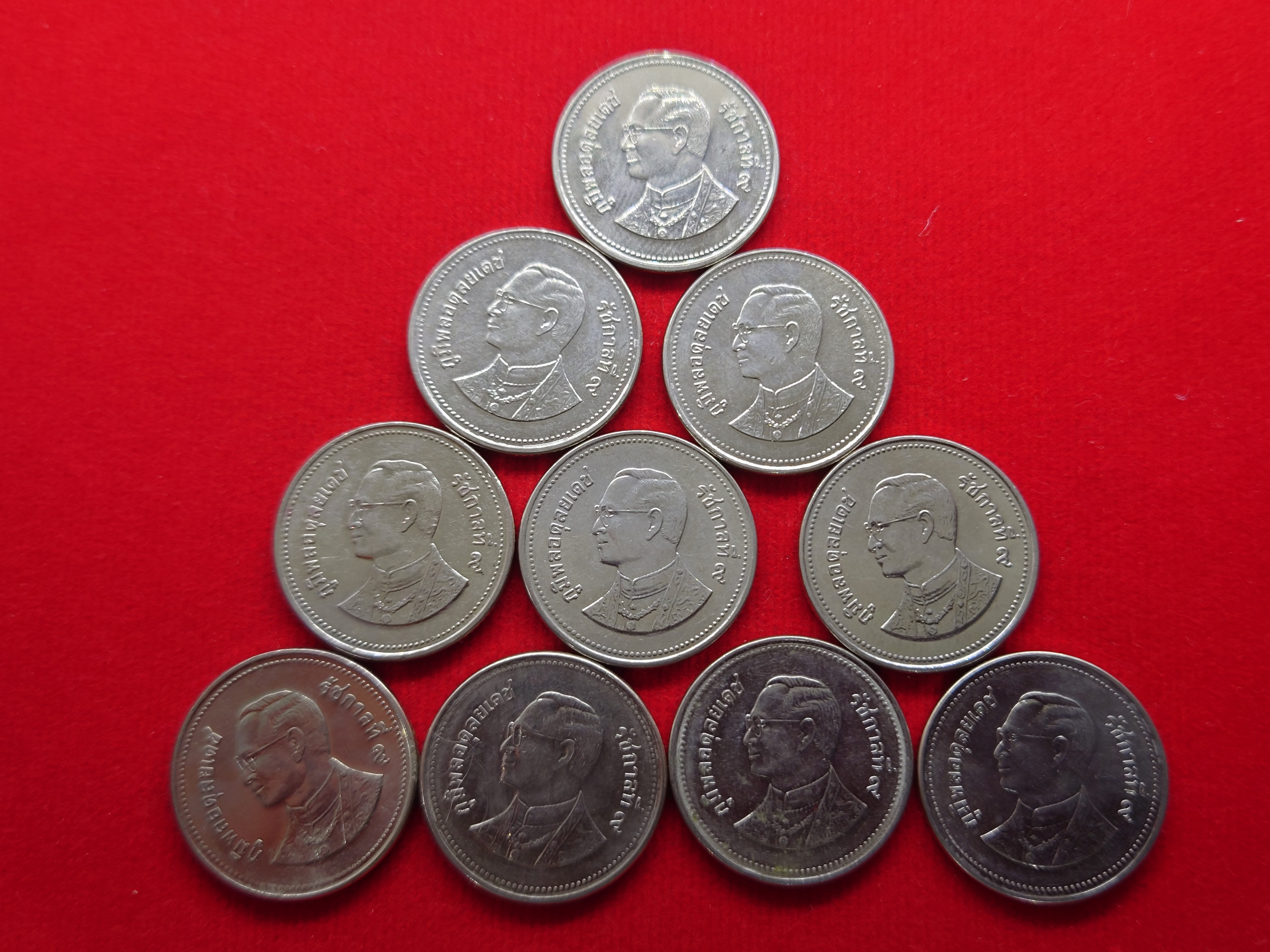 ชุด 10 เหรียญ เหรียญ 2 บาท สีเงิน ปี2549 ผ่านใช้สภาพดี (ราคาต่อ 10 เหรียญ)