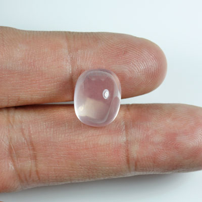 โรสควอตซ์ (Rose Quartz) 9.46 กะรัต รูปคูชั่นหลังเบี้ย สีชมพู