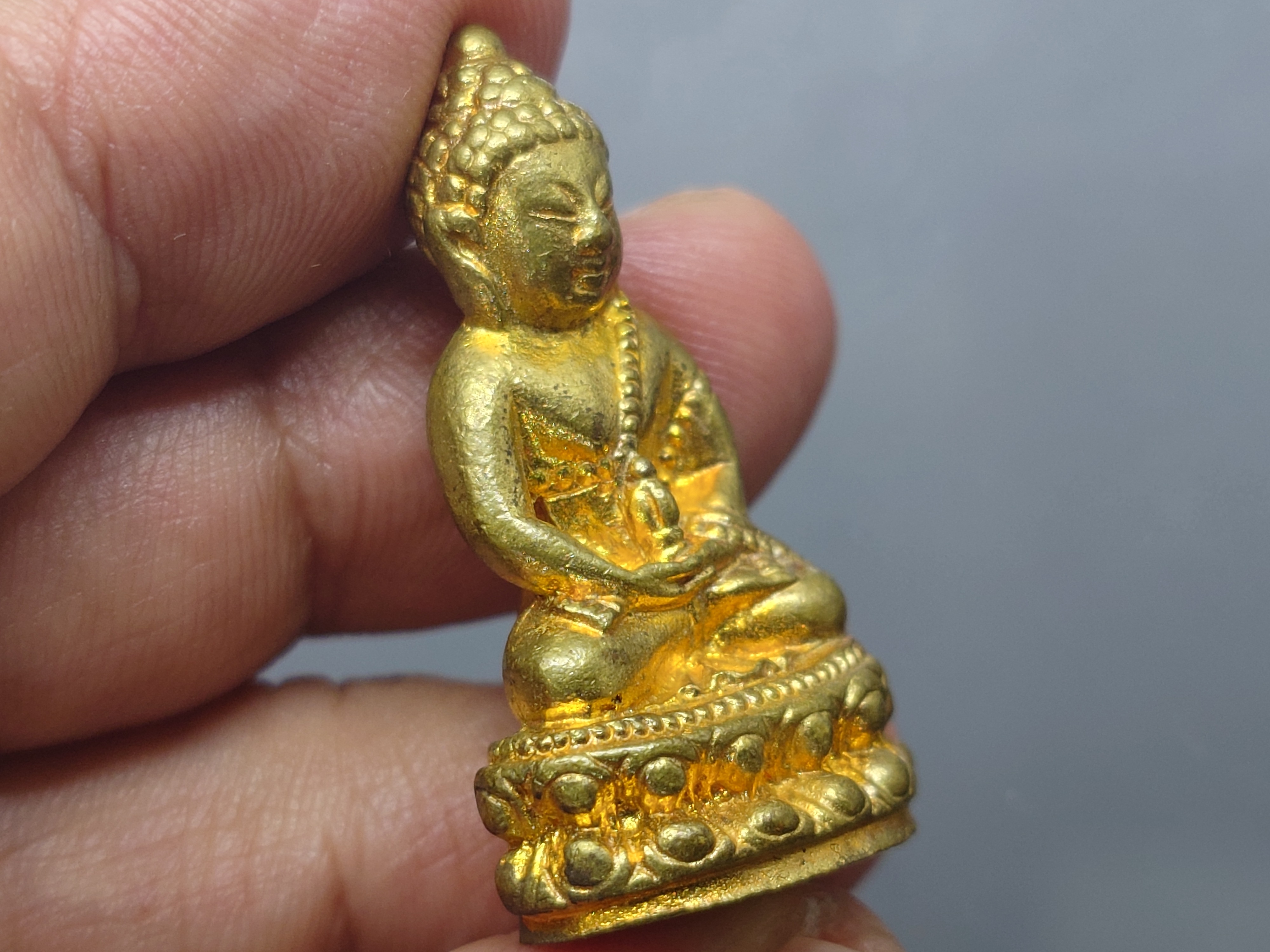 พระกริ่ง พระชัยวัฒน์ ปวโร 84 พรรษา สมเด็จพระญาณสังวร สมเด็จพระสังฆราช เนื้อทองเหลือง วัดบวรนิเวศวิหาร ปี 2540 พร้อมกล่องเดิมๆ