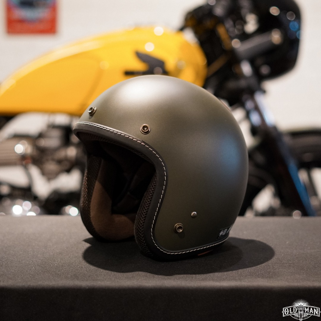  หมวกกันน๊อค moto twist สีเขียวขี้ม้าด้าน (สอบถามไซส์ก่อนสั่งซื้อ) 