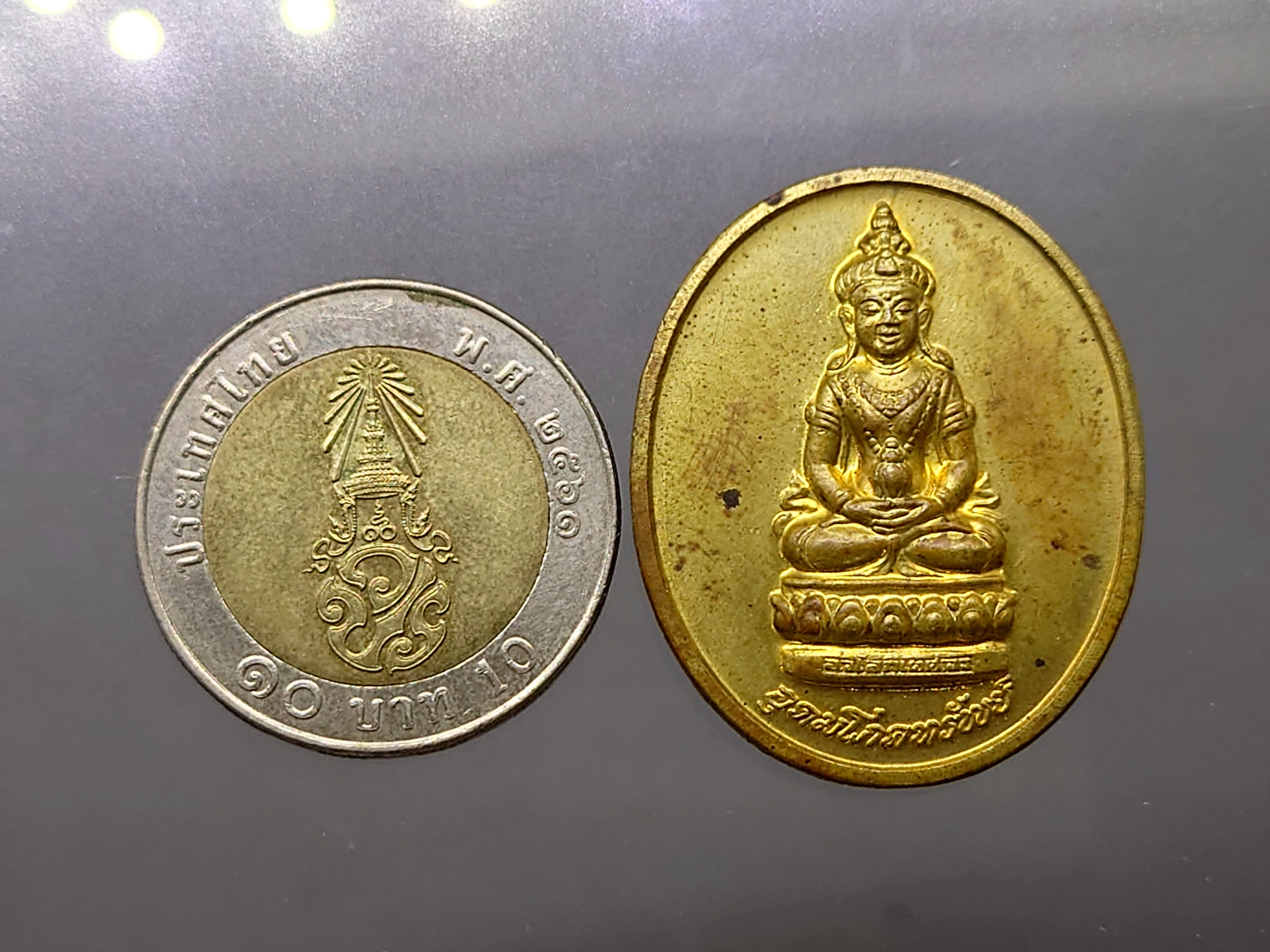 เหรียญอวโลกิเตศวร รุ่นอุดมโภคทรัพย์ อนุสรณ์มรณภาพ 10 ปี พระโพธิ์แจ้งมหาเถระ ปฐมเจ้าอาวาส วัดโพธฺ์แมนคุณาราม 2539 พร้อมกล่องเดิม