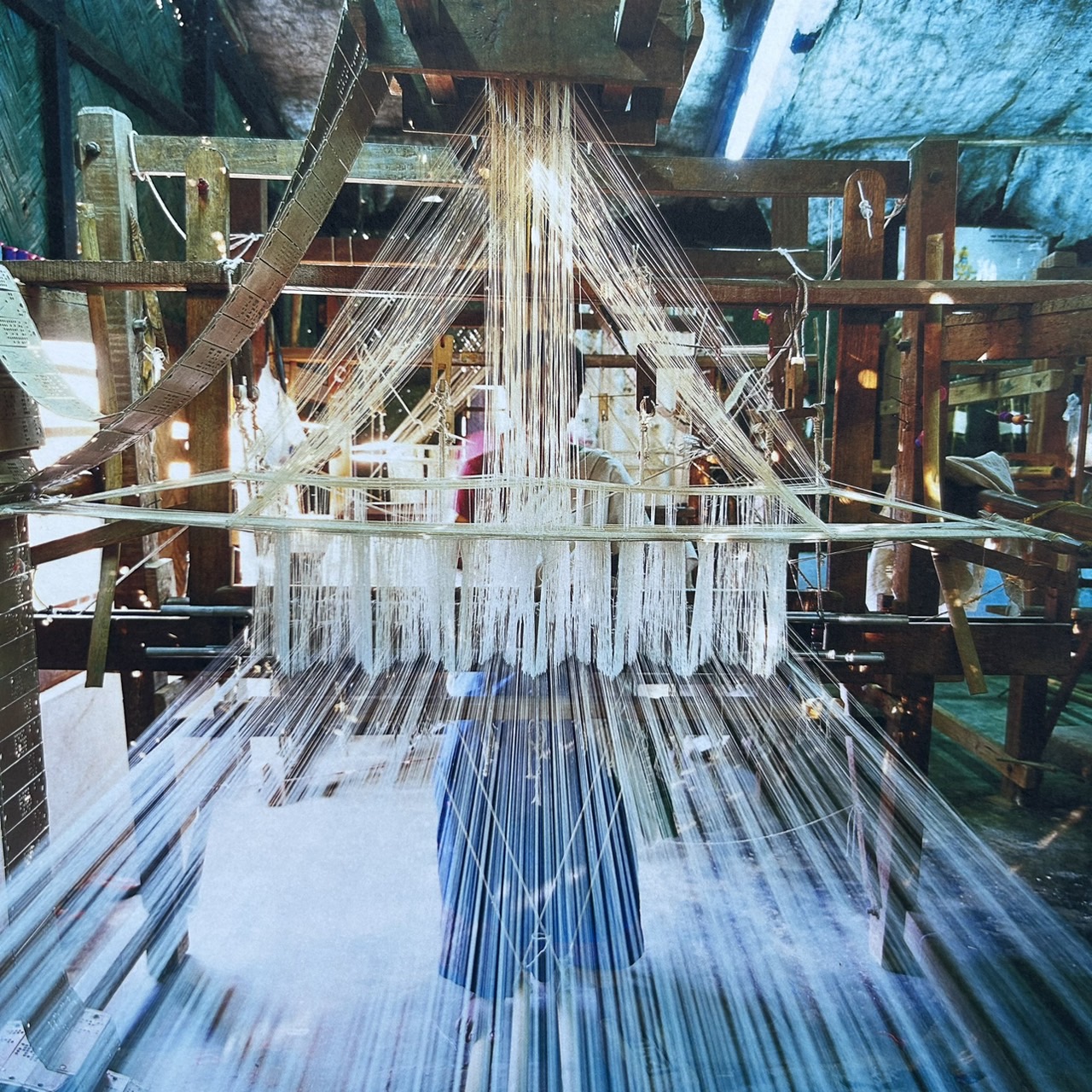 Riverbooks : ร้านหนังสือประวัติศาสตร์ Tai A Woven Culture