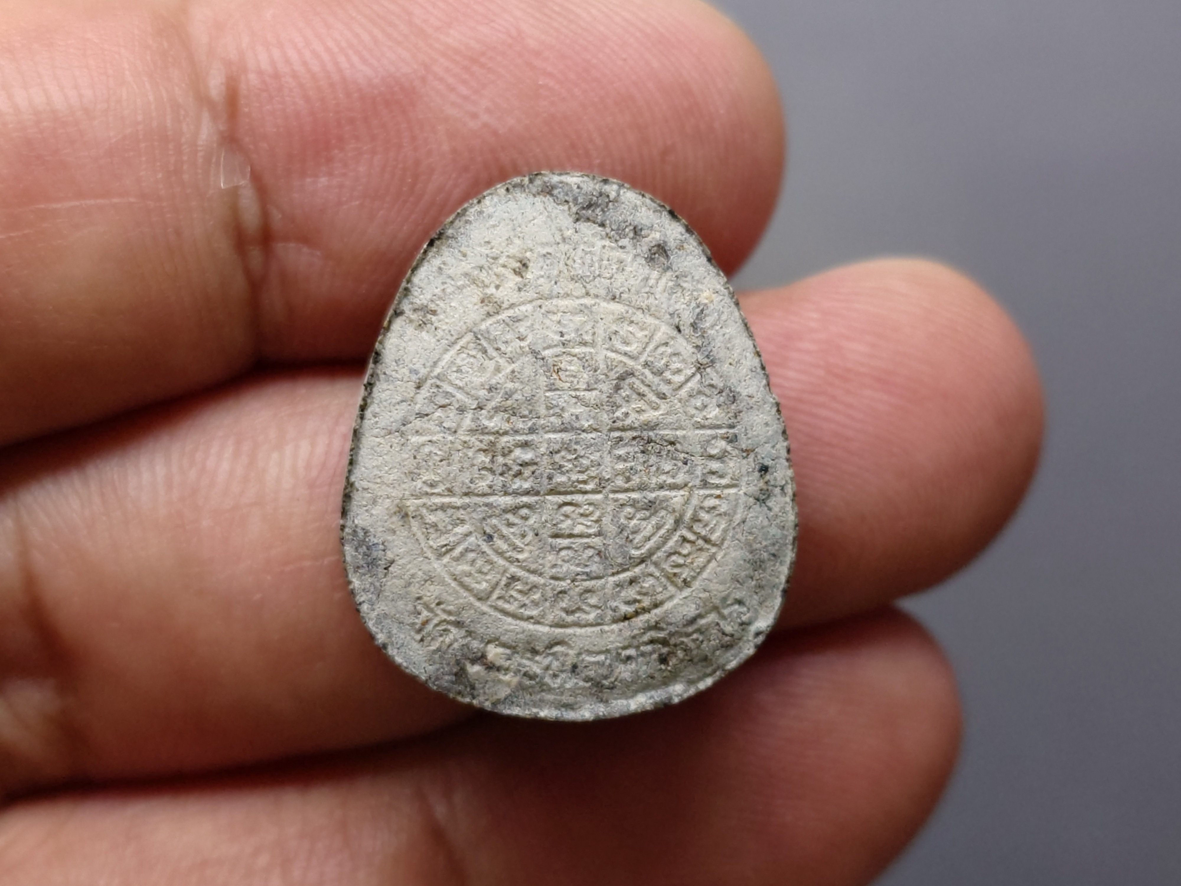 พระปิดตา หลังยันต์ดวงเล็ก หลวงปู่โต๊ะปลุกเสก เนื้อผงใบลาน สมเด็จพระญาณสังวร (เจริญ) วัดบวรนิเวศวิหาร ปี2523 พร้อมบัตรรับรองพระแท้