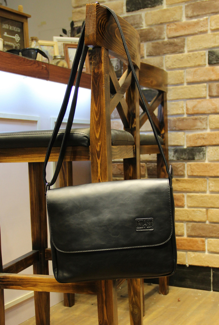 กระเป๋าสะพายข้างผู้ชาย รหัส A004