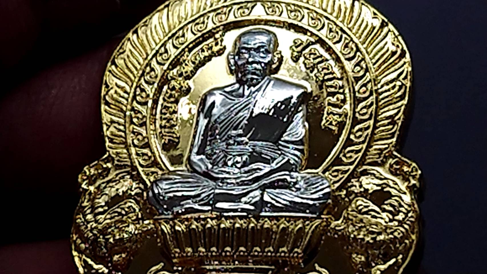 เหรียญรุ่นรวยร้อยล้าน เนื้อกาหลั่ยทอง หน้ากากเงิน หลวงพ่อพัฒน์ วัดห้วยด้วน โคท 426