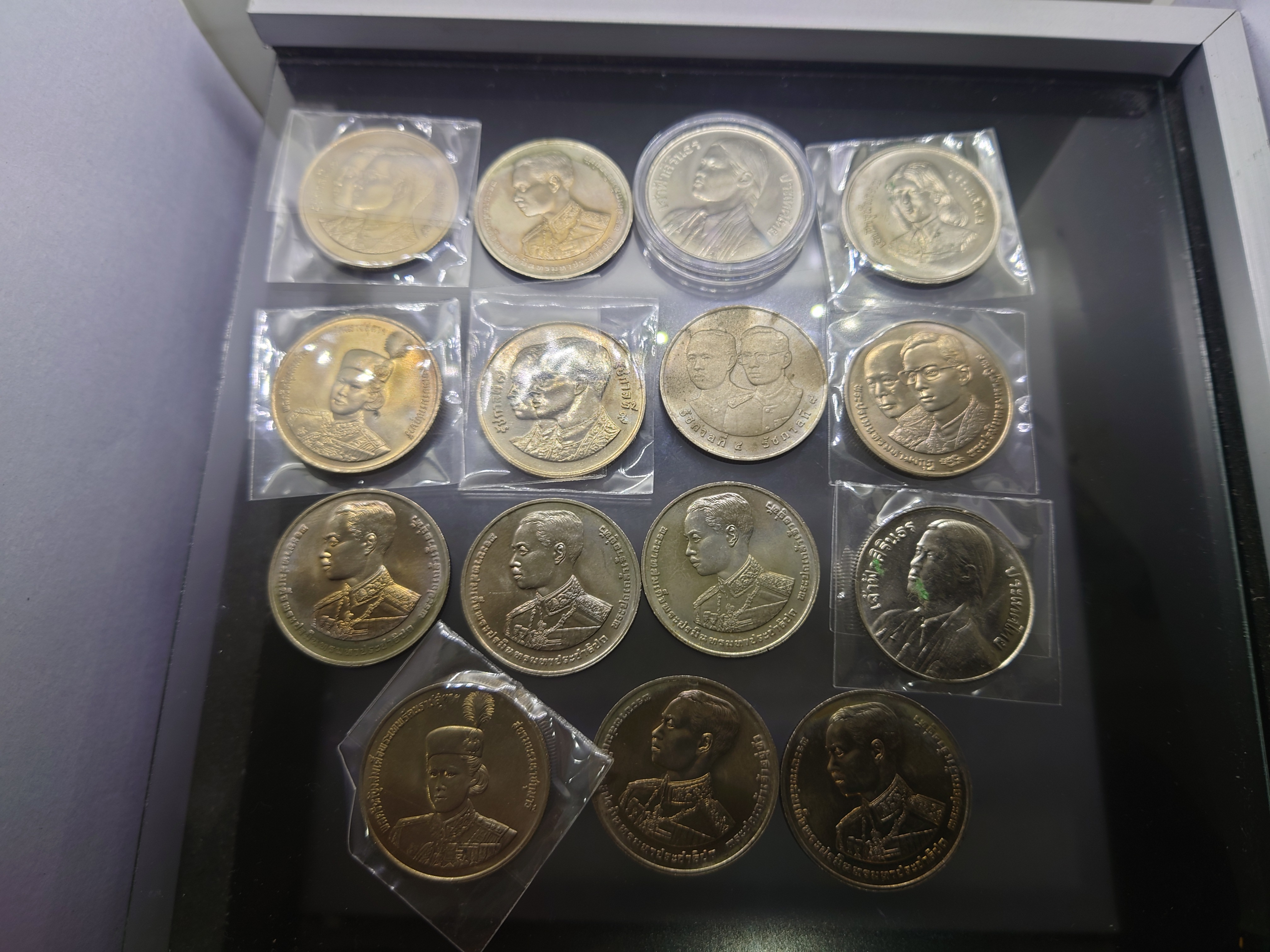 ชุด 15 เหรียญ เหรียญ 10 บาท ที่ระลึก ไม่ผ่านใช้ เก่าเก็บ มีคราบ
