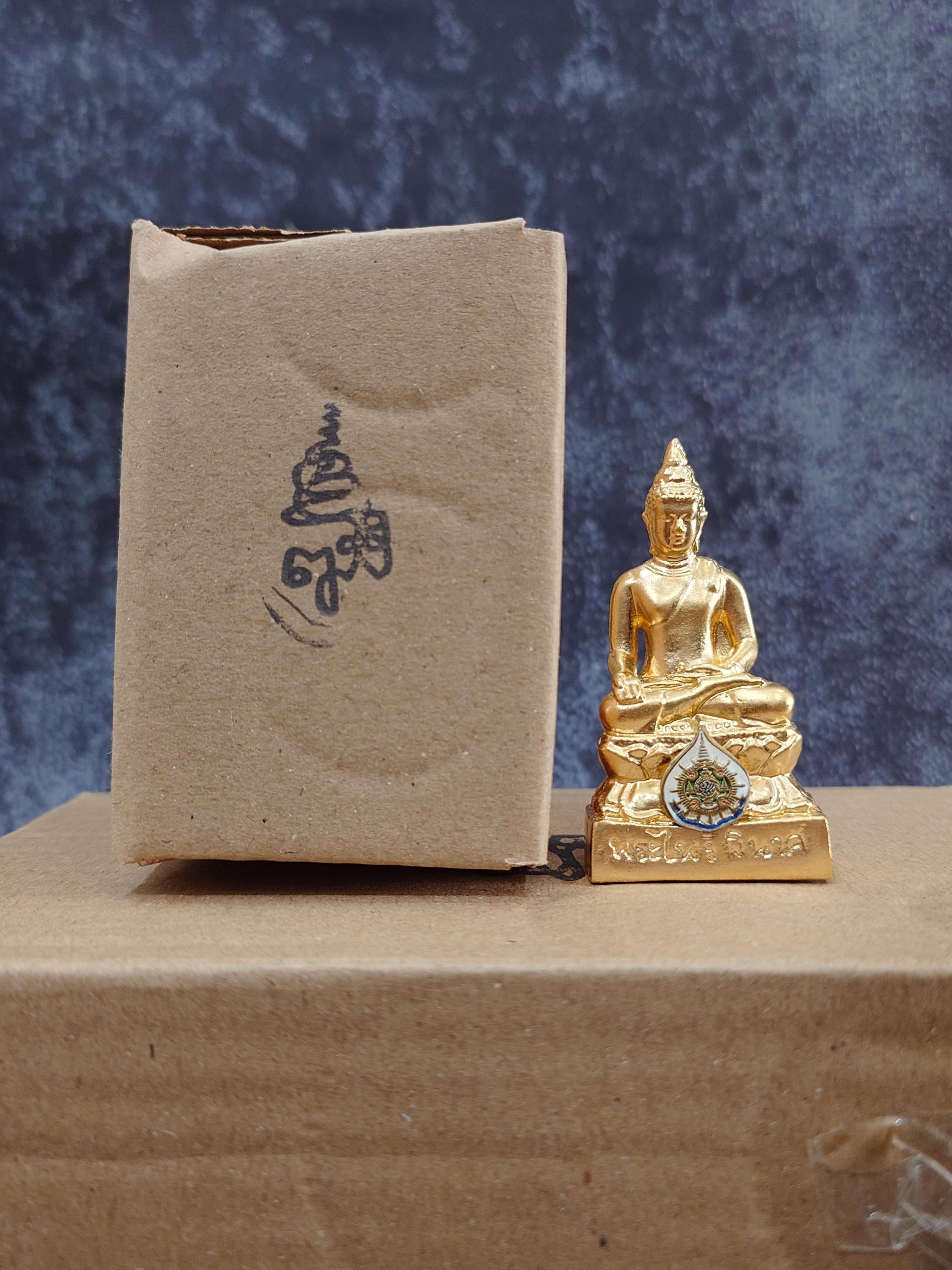 พระไพรีพินาศ ขนาดบูชา หน้าตัก 1.5 นิ้ว สูง 7 ซ.ม.เนื้อสัมฤทธิ์ ปิดทอง ที่ระลึก 72 พรรษา รัชกาลที่9 วัดบวรนิเวศวิหาร ปี2542 พร้อมกล่องเดิม