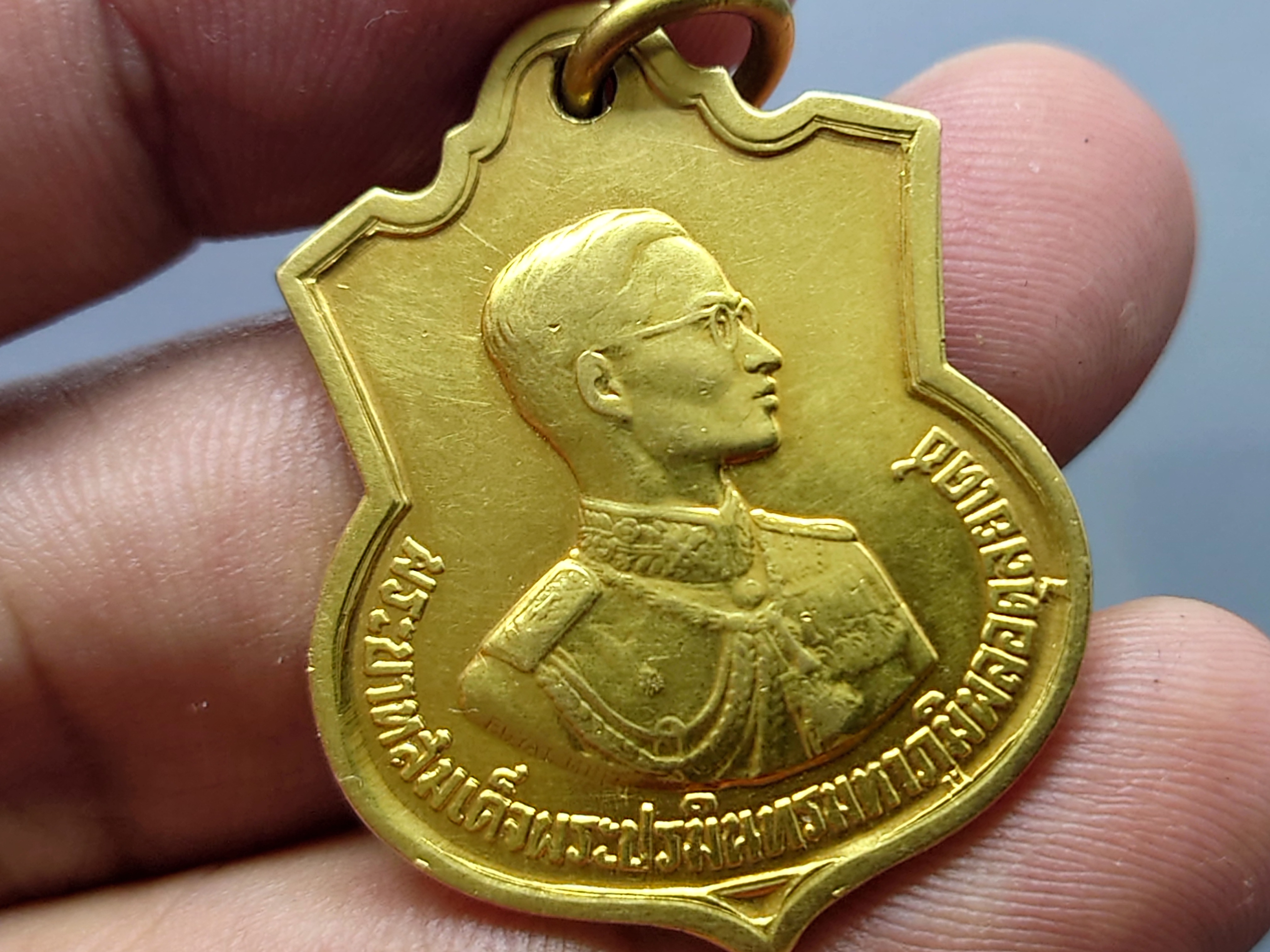 เหรียญอนุสรณ์มหาราช 3 รอบ เนื้อทองคำ บล็อก ช สองเส้น บล็อกนิยม รัชการที่ 9 พ.ศ.2506 สภาพสวย แท้ ดูง่าย