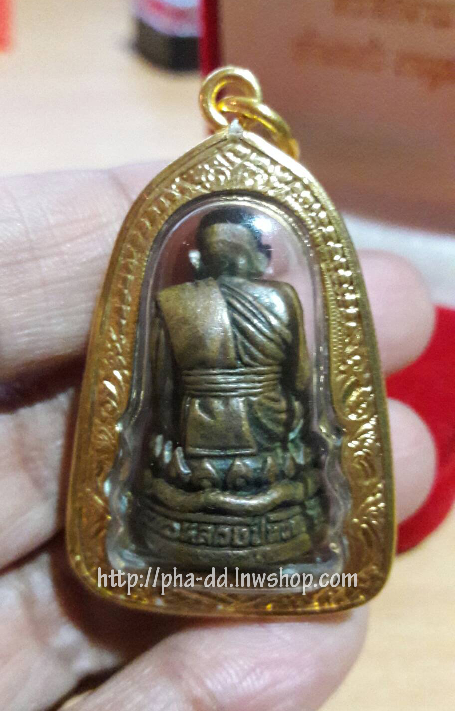 รูปหล่อเนื้อทองเหลืองรมดำหลวงปู่ทวด วัดช้างไห้ จ.ปัตตานี (พร้อมเลี่ยมกรอบทองไมครอน)