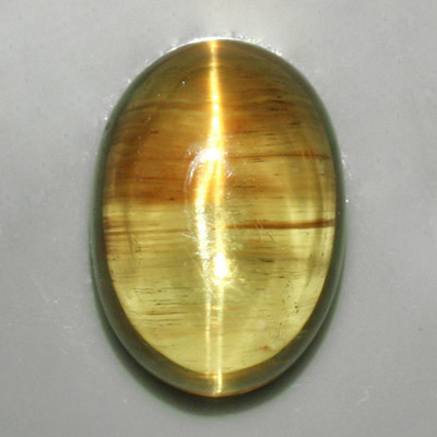 อะพาไทท์ตาแมว (Cat's eye Apatite) 6.03 กะรัต เนื้อใส สีเขียวอมเหลือง รูปไข่ รูปร่างดี