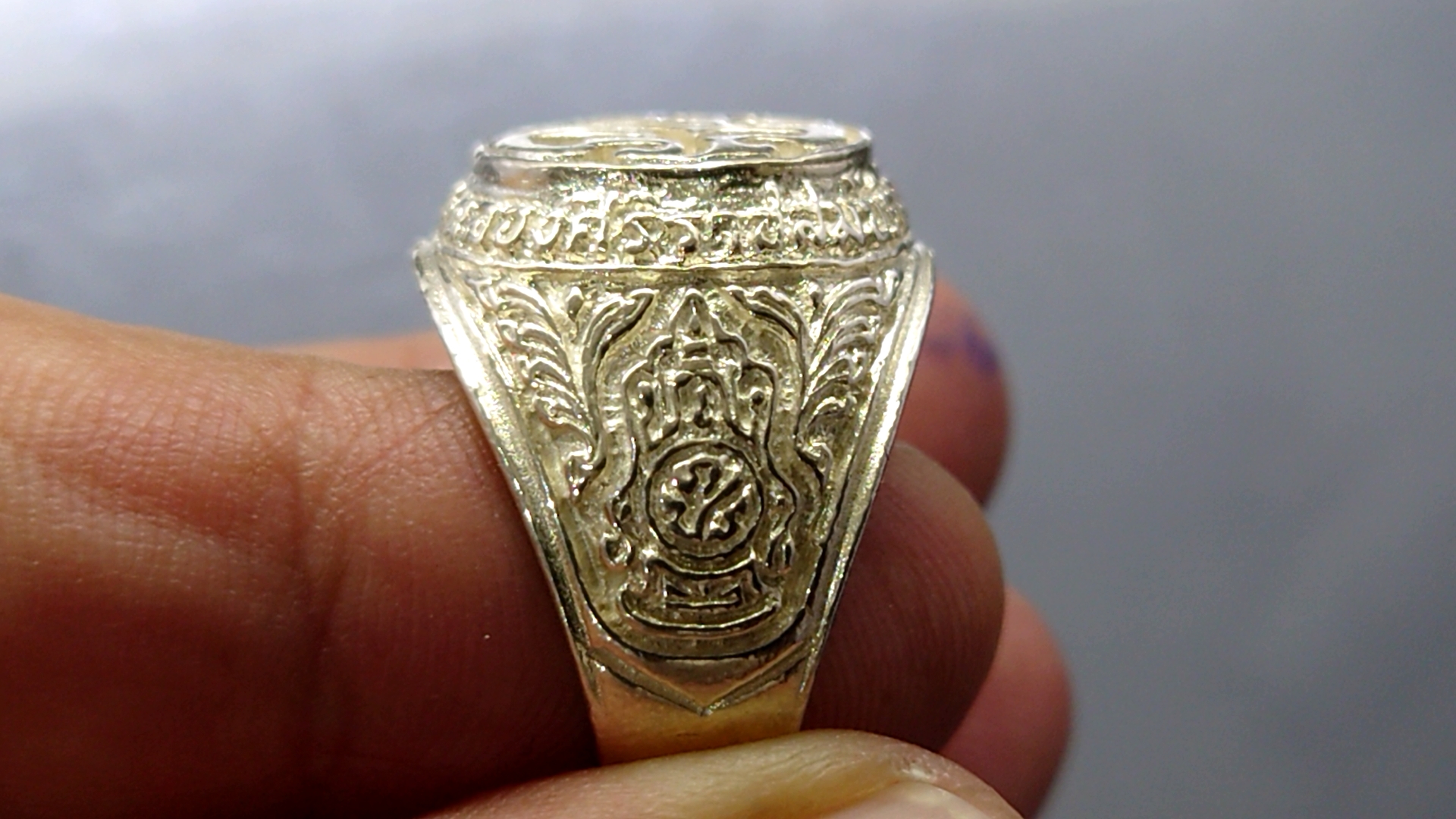 แหวนมหามงคล เนื้อเงิน ชุดเราเทิดทูลองค์เหนือหัว ในวโรกาสครองราช 60 ปี 2549