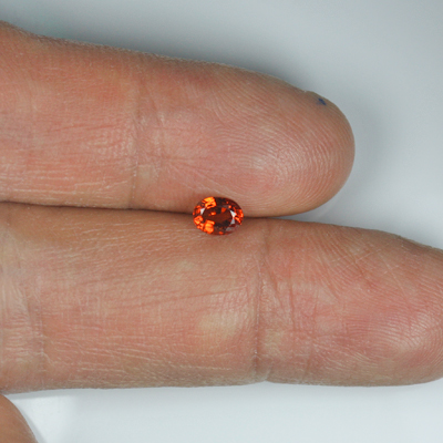 โกเมนสีส้มหรือสเปซซาไทท์ (Spessartite Garnet) 0.53 กะรัต สีส้ม เม็ดเล็กน่ารัก