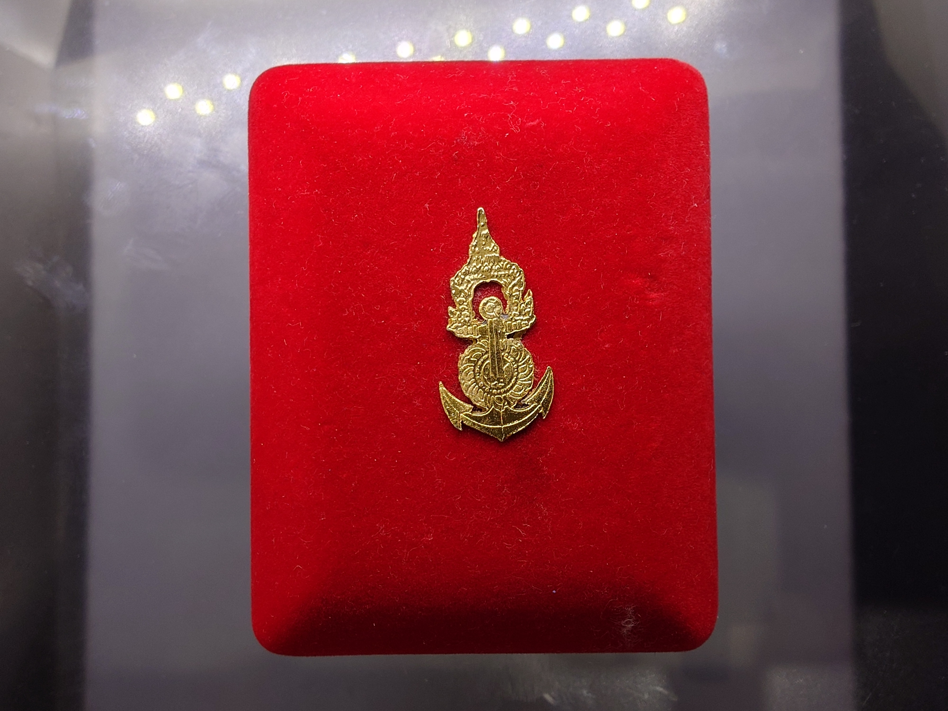 พระพุทธพรประทานราชนาวร เนื้อนวะโลหะ ขนาดสูง 25 มิล ปี2540 พร้อมกล่องเดิม