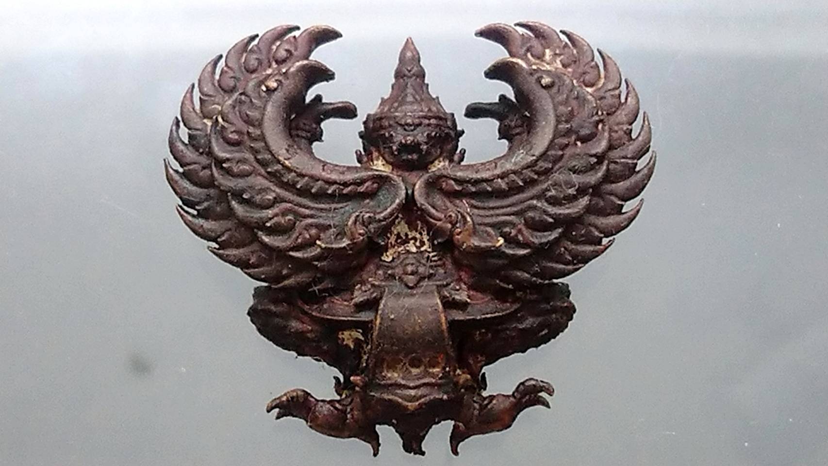 พญาครุฑ รุ่นรวยหมื่นล้าน เนื้อทองทิพย์ลงยาแดง พิมพ์ใหญ่ หลวงพ่อพัฒน์ วัดห้วยด้วน 2563