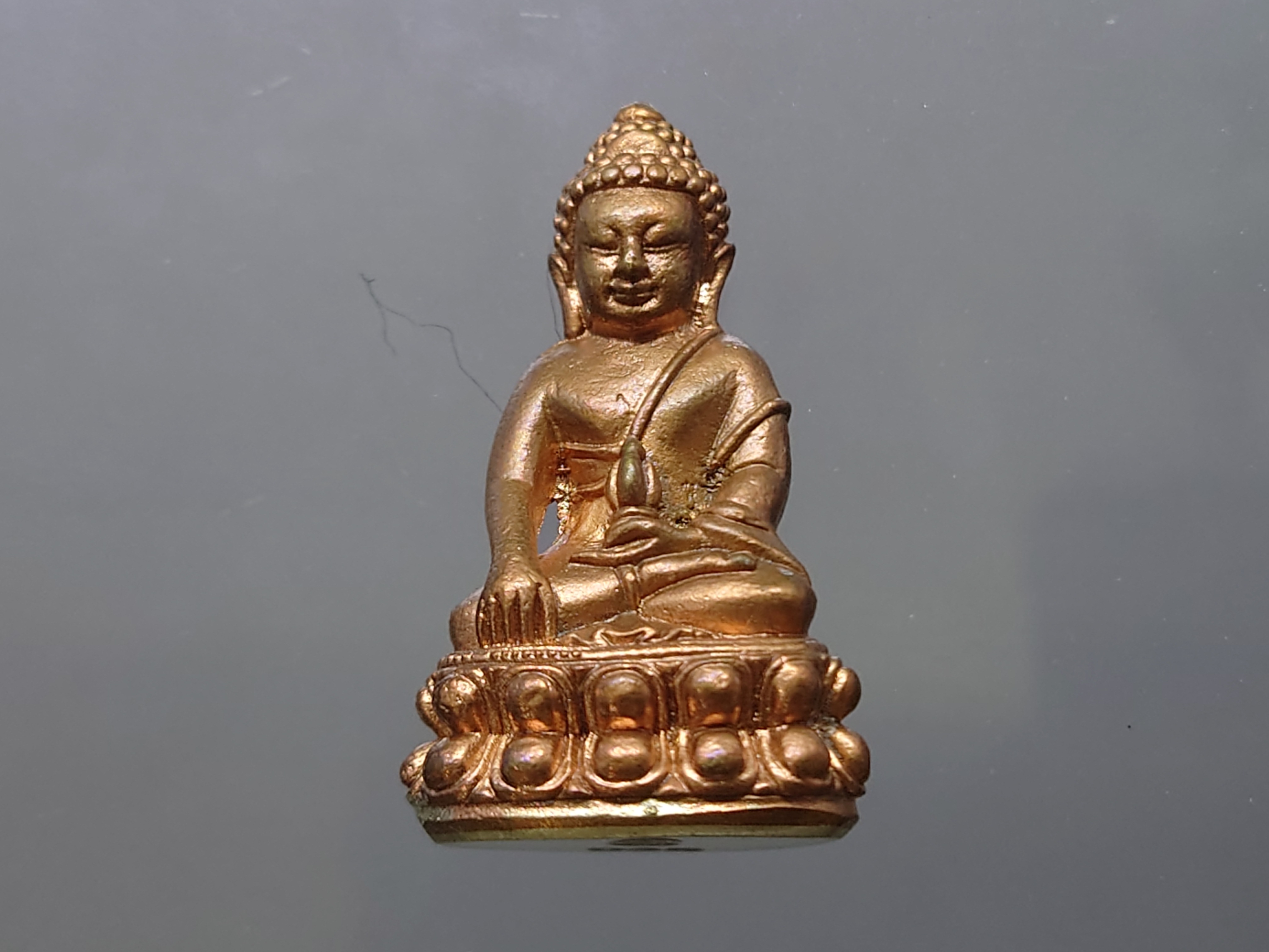 พระกริ่งพุทโธ ภ.ป.ร.เนื้อสัมฤทธิ์ ฐานเงินแท้ ขนาดสูง 3.8 ซ.ม.วัดบวรนิเวศวิหาร ปี2554 พร้อมกล่องเดิม