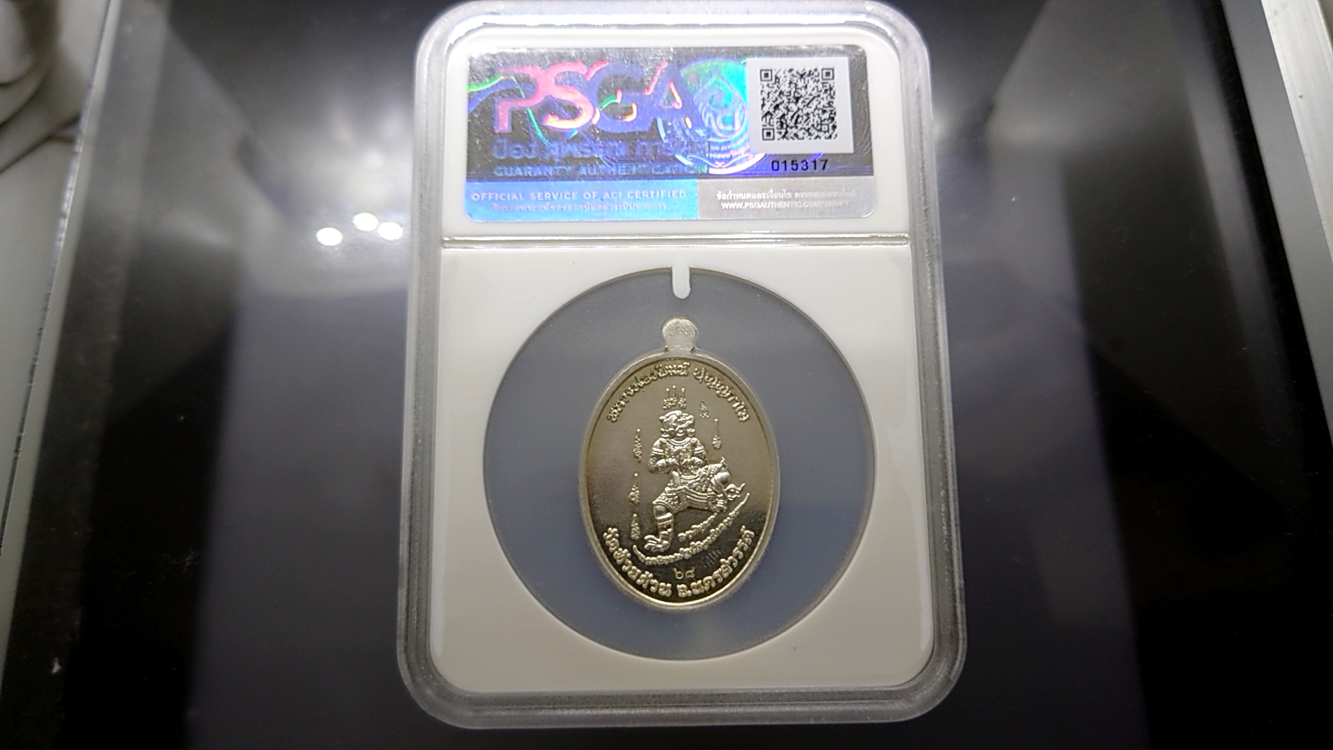 เหรียญอัครเศรษฐี เหรียญพิเศษ เนื้อเงิน ลงยาชมพู หลวงพ่อพัฒน์ วัดห้วยด้วน บรรจุในตลับ PSGA โคท 68