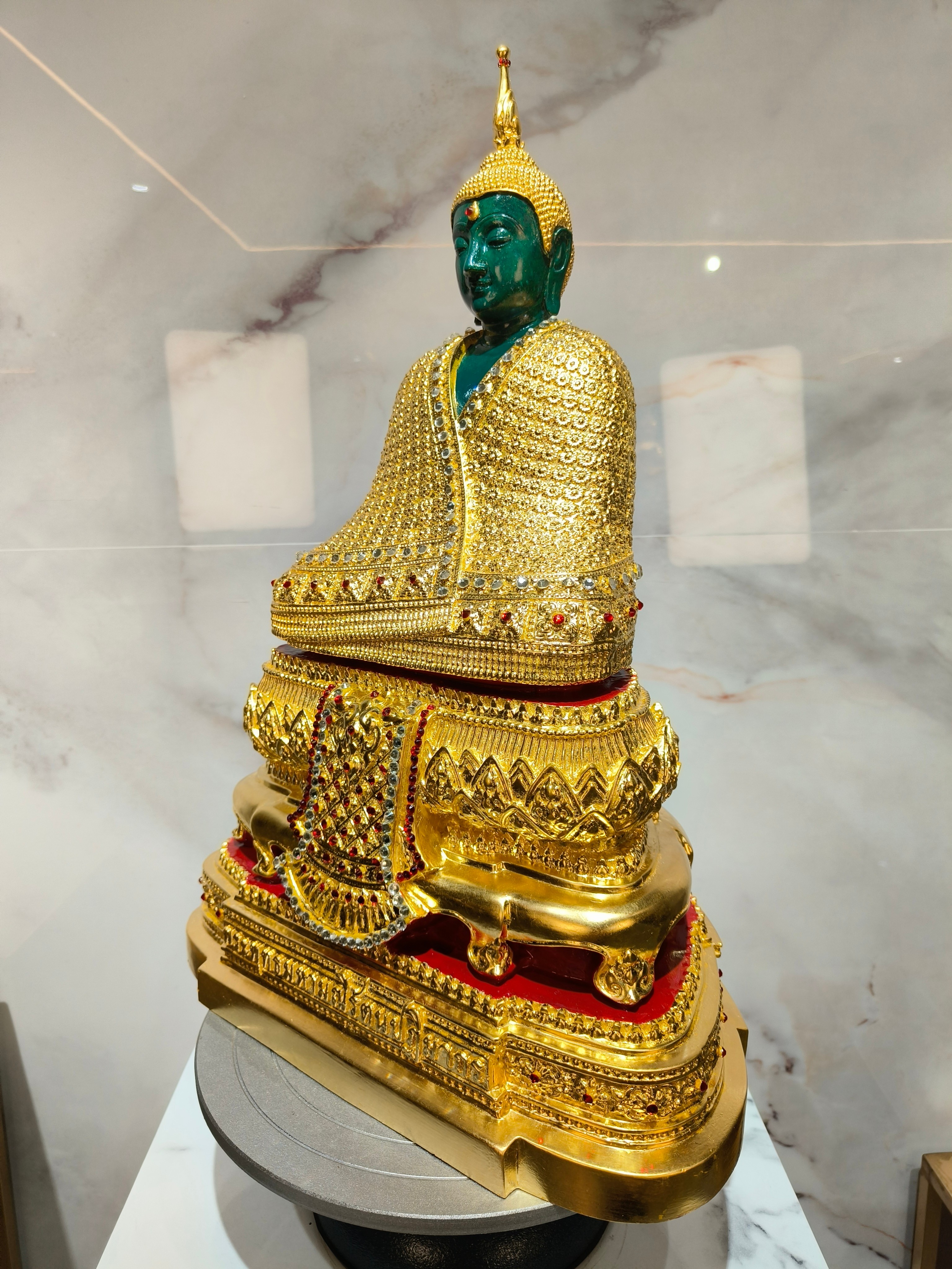 พระพุทธรูป พระแก้วมรกต ทรงเครื่องฤดูหนาว หน้าตัก 9 นิ้ว