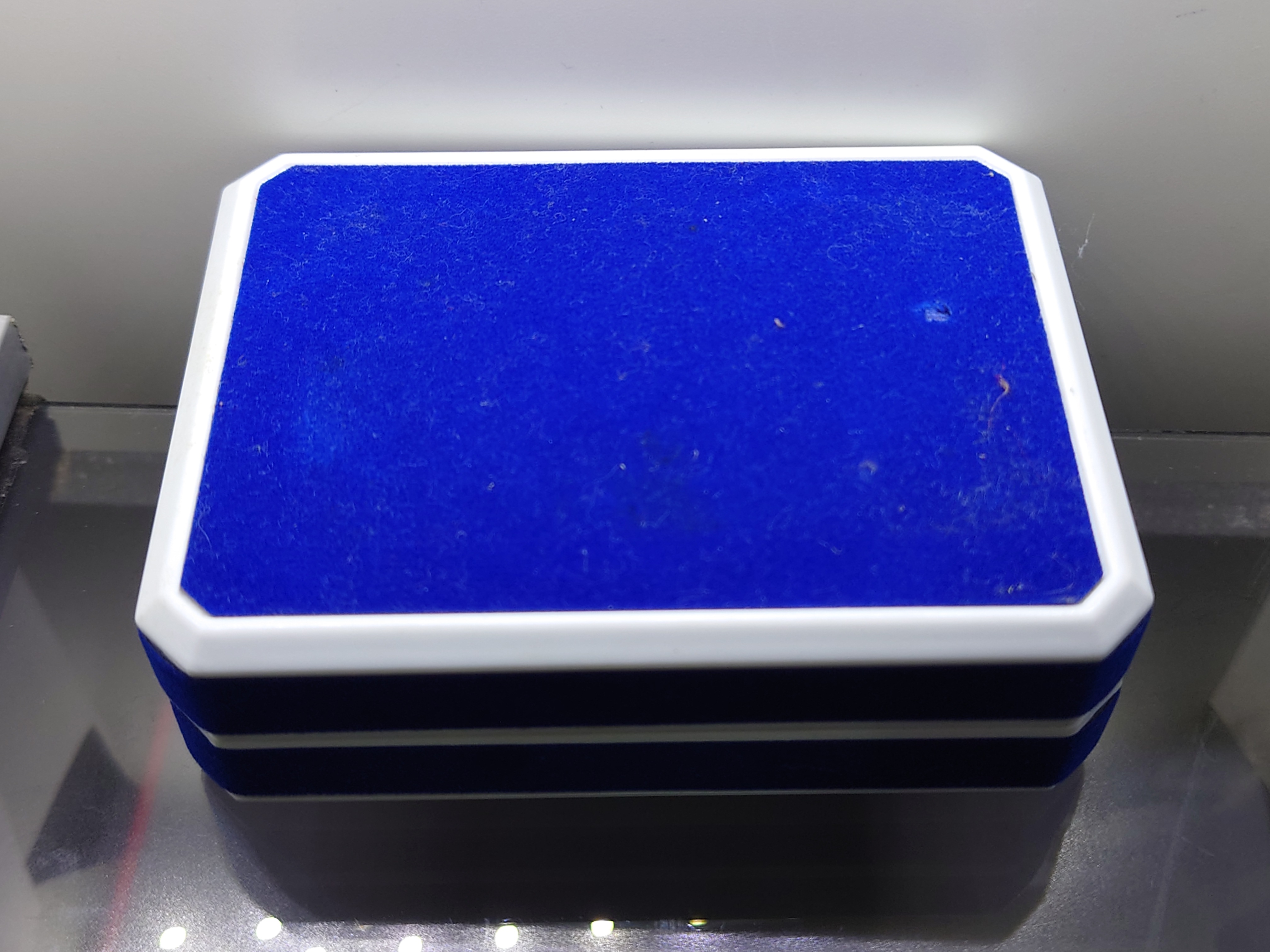 ชุดเหรียญกาหลั่ยทอง(พิมพ์เล็ก) ที่ระลึกสร้างอนุสาวรีย์พระเจ้าตาก หน่วยสงครามพิเศษทางเรือ(หน่วยซีล) สร้าง ปี2543 พร้อมกล่องเดิม