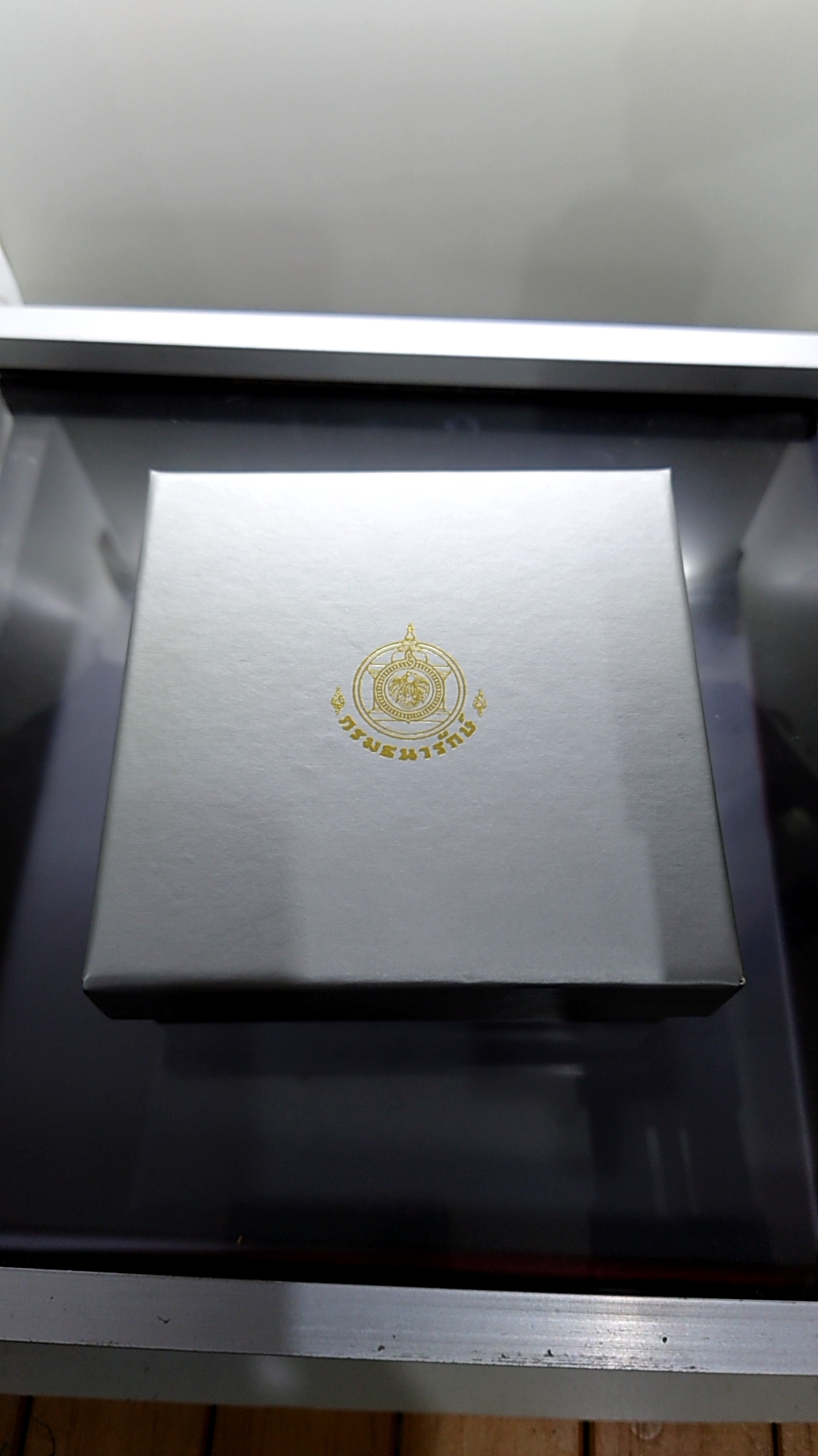 เหรียญเงินขัดเงา 800 บาท ที่ระลึกเฉลิมพระชนมพรรษา 5 รอบ รัชกาลที่10 ปี2555 อุปกรณ์ครบ