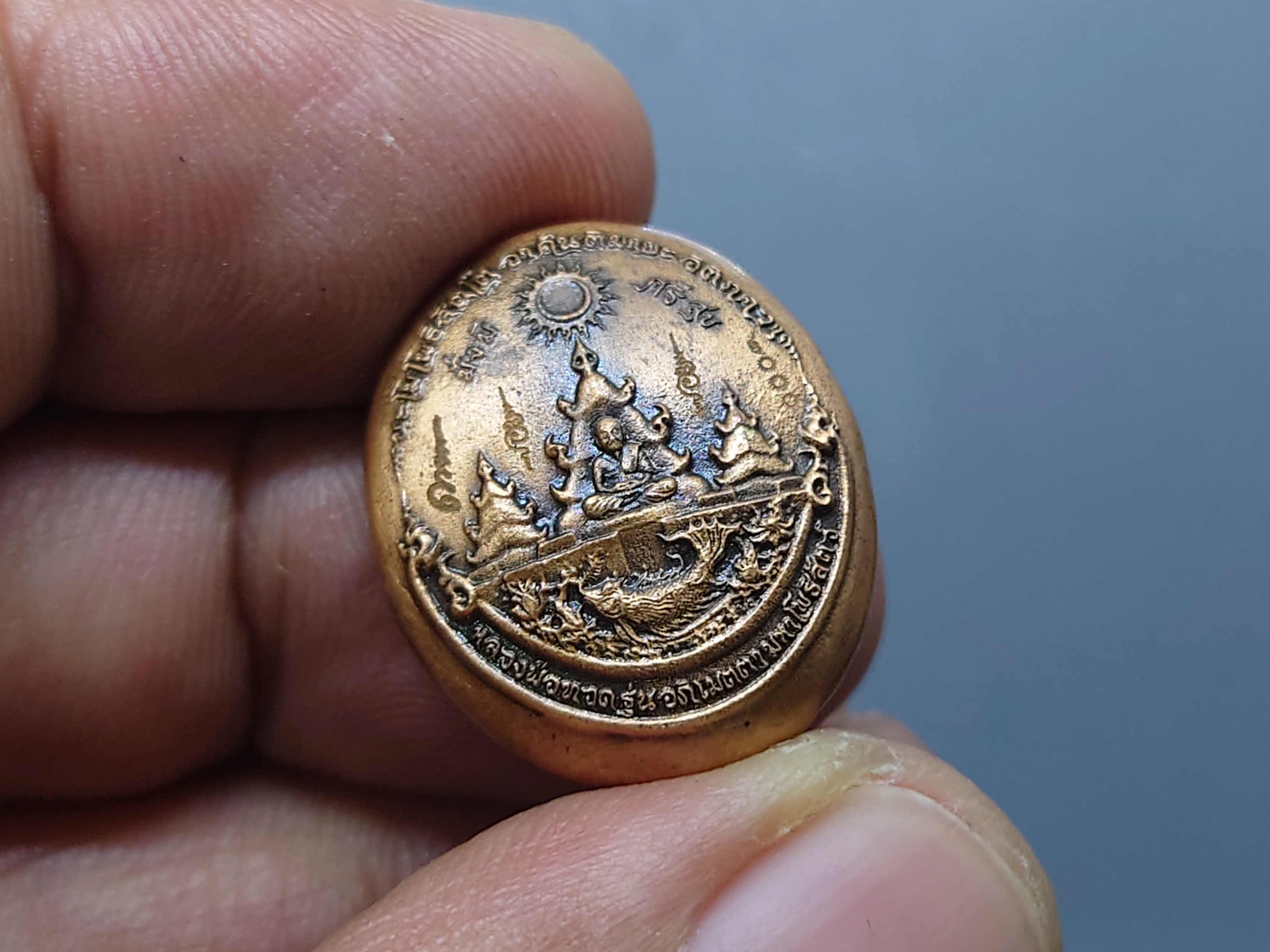 เหรียญหลวงปู่ทวด รุ่นอภิเมตรา มหาโพธิสัตว์ พิมพ์จิ๋ว เนื้อทองแดงนอก (แยกชุดกรรมการ โคท ๒๐๐๐) ควบคุมออกแบบโดย อ.เฉลิมชัย พ.ศ.2558