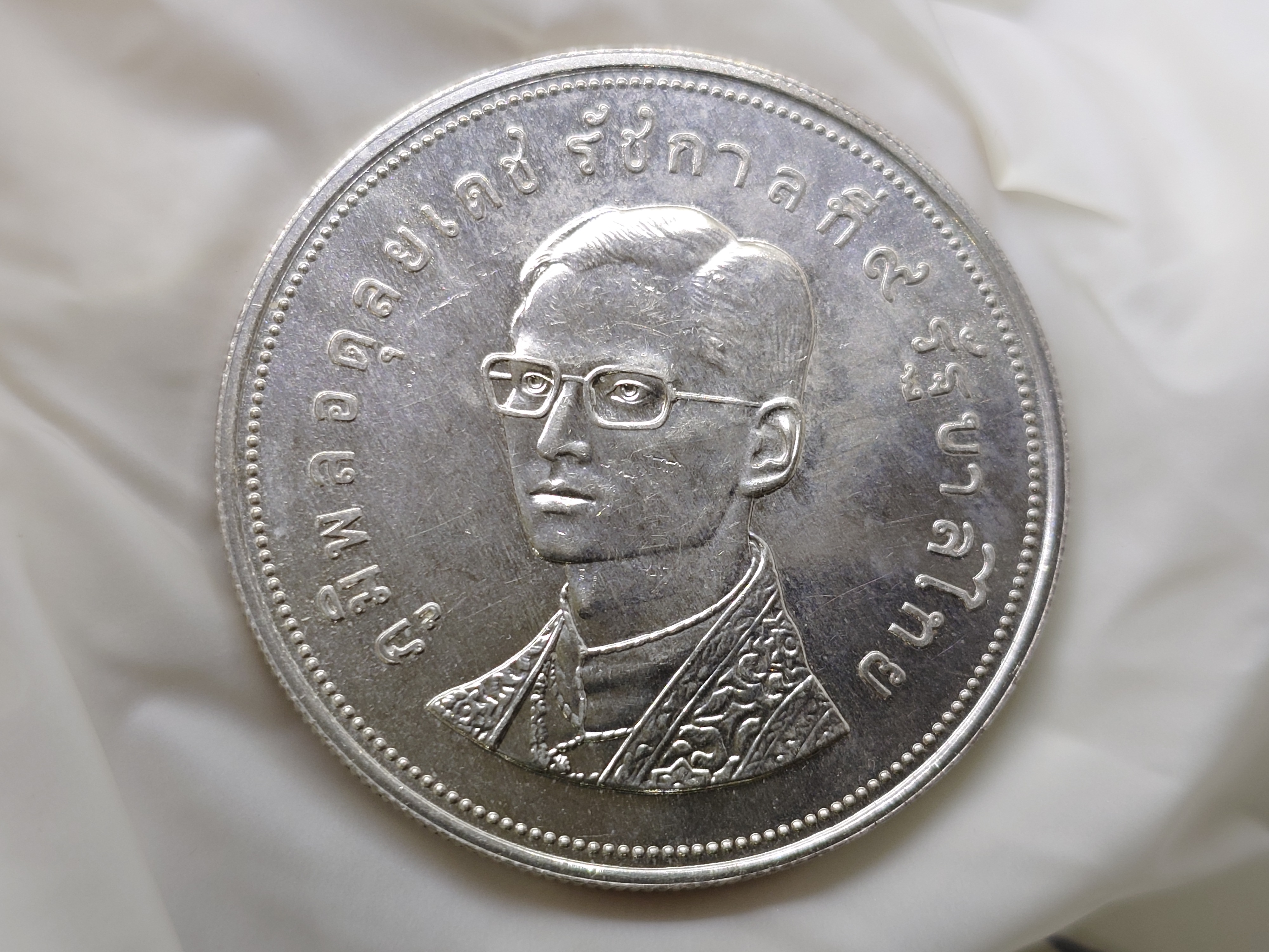 เหรียญเงิน 100 บาท ที่ระลึกอนุรักษ์ธรรมชาติและสัตว์ป่า (ละมั่ง) ปี2517