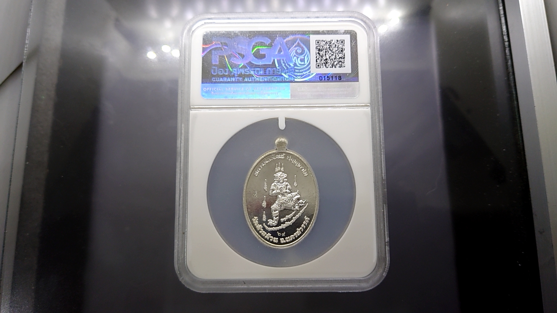 เหรียญอัครเศรษฐี เหรียญพิเศษ เนื้อเงิน ลงยาแดง หลวงพ่อพัฒน์ วัดห้วยด้วน บรรจุในตลับ PSGA โคท 69