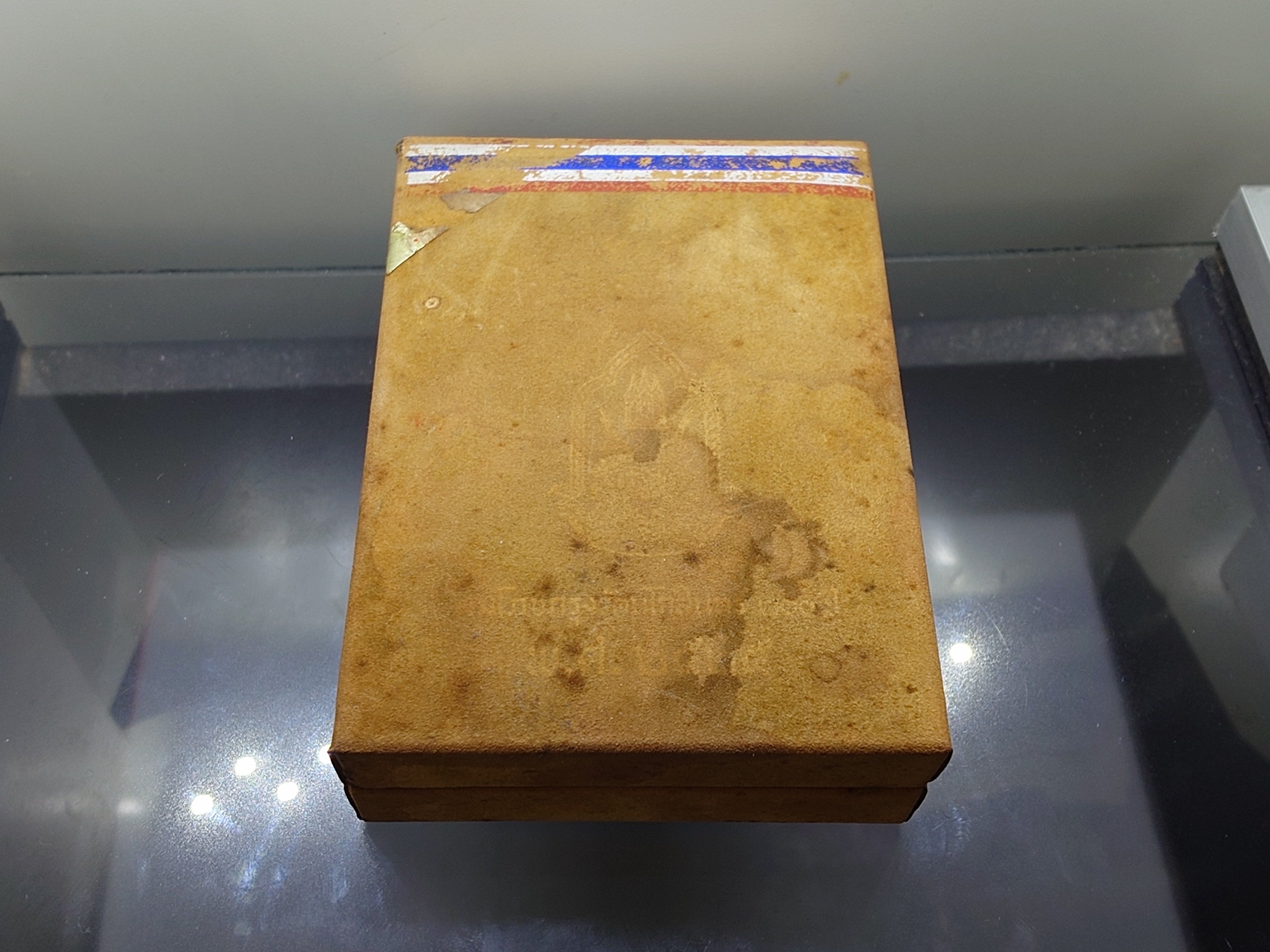 แผนที่ประเทศไทย พระรูป 9 รัชกาล ที่ระลึกสมโภชญ์กรุงรัตนโกสินทร์ 200 ปี เนื้อโลหะกาหลั่ยทอง พ.ศ.2525 พร้อมกล่องเดิม