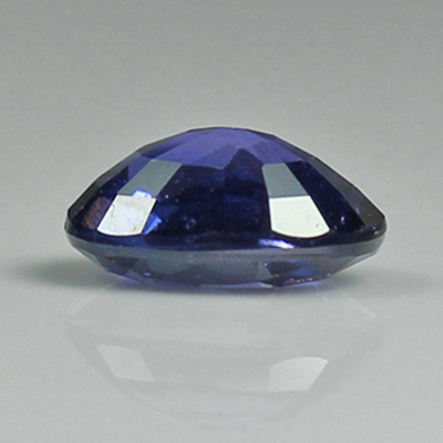 **ขายแล้ว**ไพลินเปลี่ยนสี (Color-change Sapphire) 1.30 กะรัต เปลี่ยนสีจากน้ำเงินเป็นม่วง พลอยสด ไม่เผา