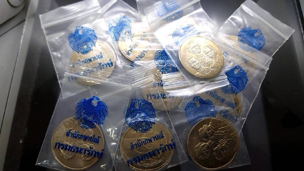 เหรียญเฉลิมพระเกียรติสามพระองค์ เนื้ออัลปาก้า ขนาด 3 เซ็น ปี2542