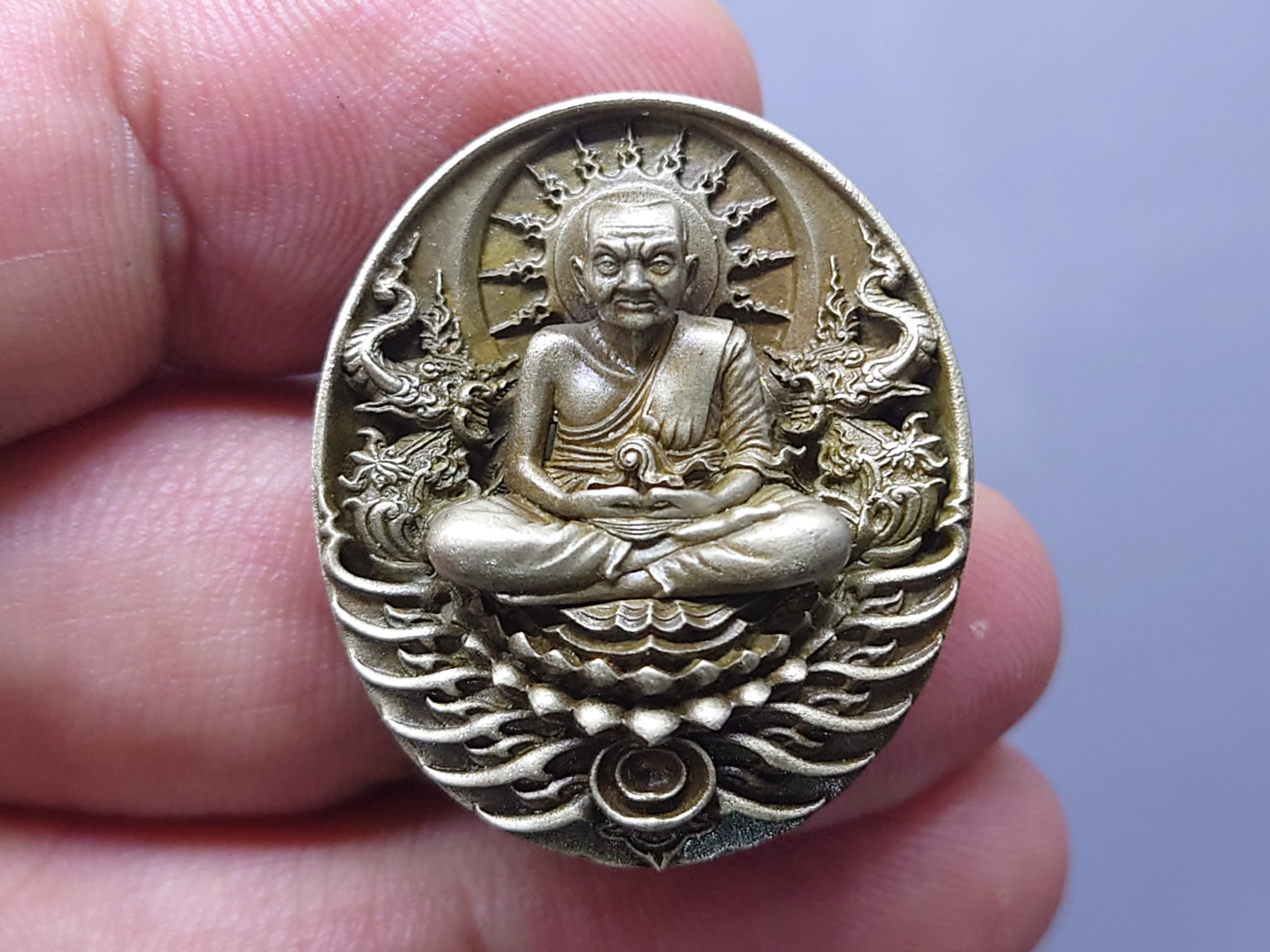 เหรียญหลวงปู่ทวด รุ่นอภิเมตรา มหาโพธิสัตว์ พิมพ์เล็ก เนื้ออัลปาก้า ควบคุมออกแบบโดย อ.เฉลิมชัย โคท 2458 พ.ศ.2558 พร้อมกล่องเดิม