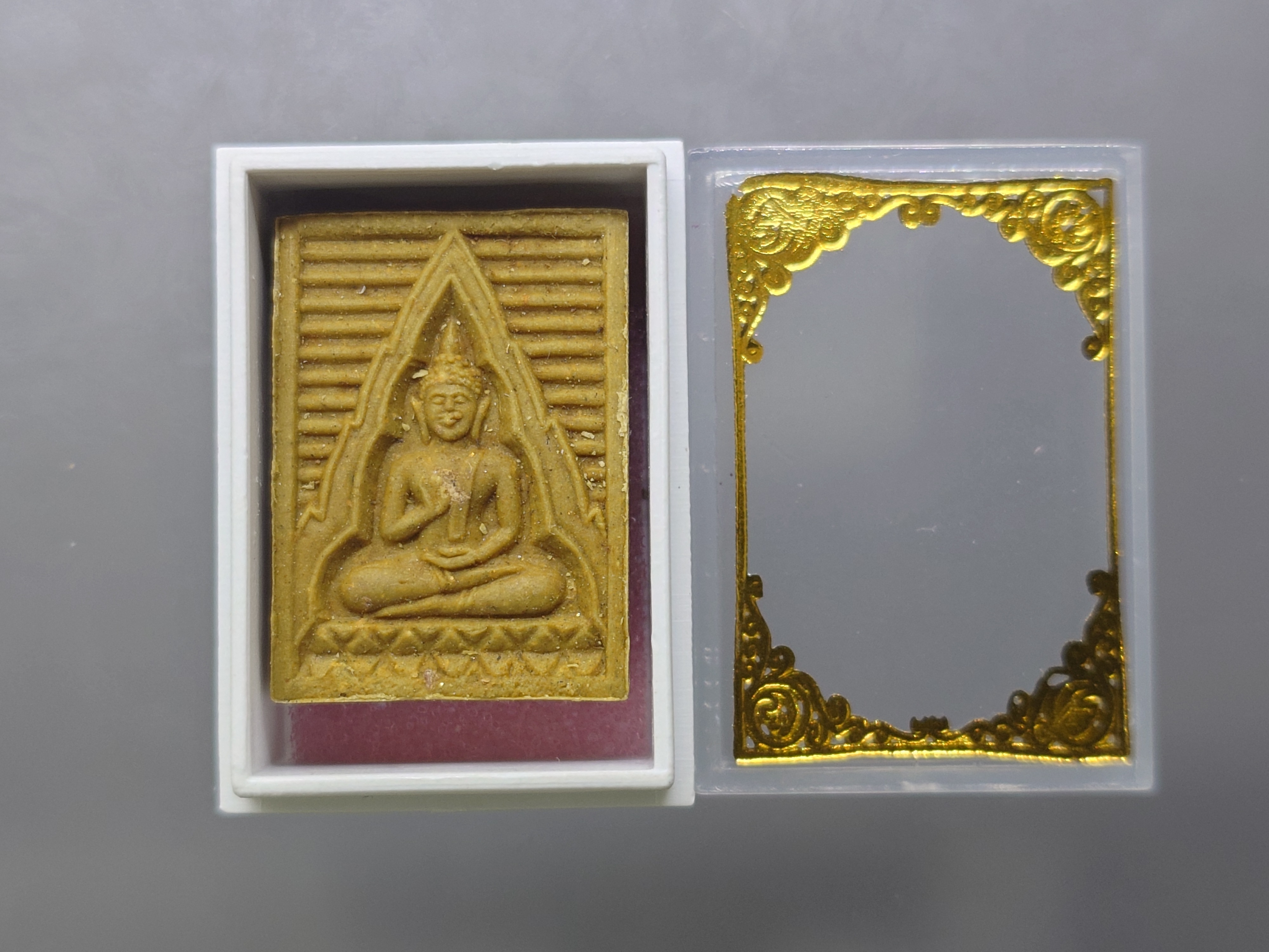 พระสมเด็จ วัดปากน้ำ รุ่นพระไตรปิฎก (วัดปากน้ำรุ่น 6) เนื้อผง พ.ศ.2533 พร้อมตลับเดิม