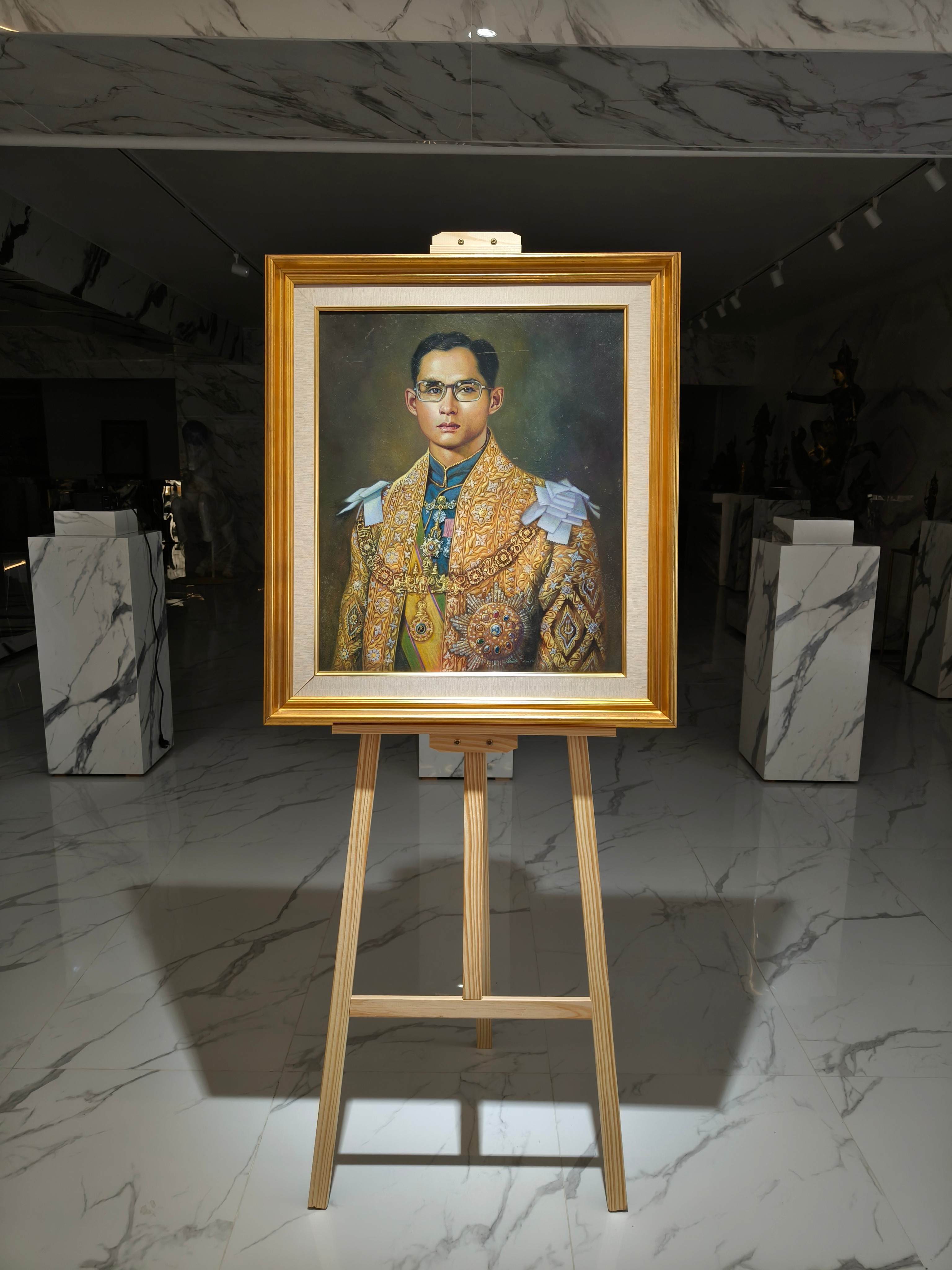 ภาพวาด พระบาทสมเด็จพระเจ้าอยู่หัว รัชกาลที่ 9 ร.9