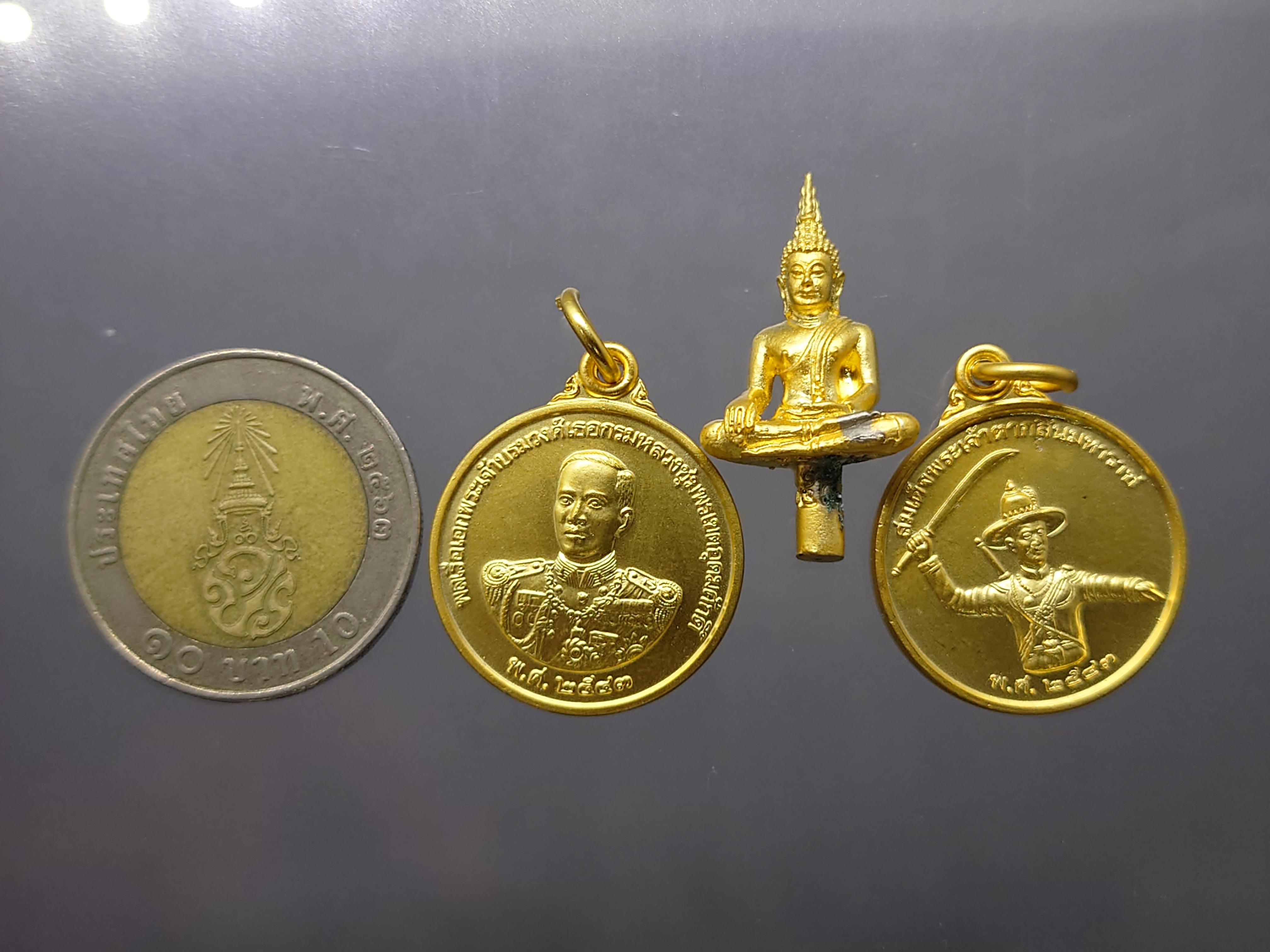 ชุดเหรียญกาหลั่ยทอง(พิมพ์เล็ก) ที่ระลึกสร้างอนุสาวรีย์พระเจ้าตาก หน่วยสงครามพิเศษทางเรือ(หน่วยซีล) สร้าง ปี2543 พร้อมกล่องเดิม