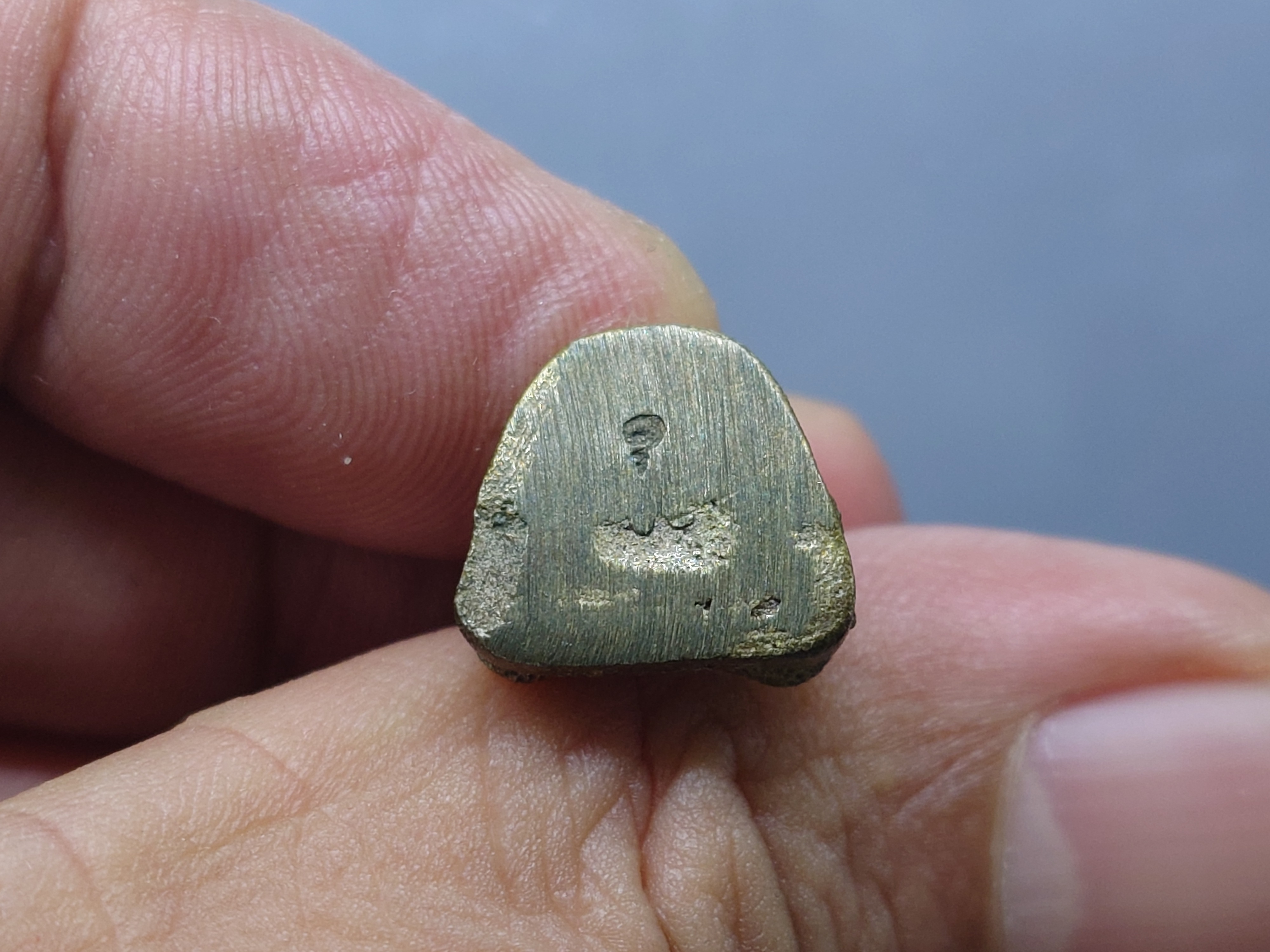 พระสังกัจจายย์ สก 5 รอบ สมเด็จพระบรมราชินีนาถ เนื้อนวะแก่เงิน ขนาดสูง 17 มิล ปี2535 พร้อมตลับเดิม ไม่มีฝา