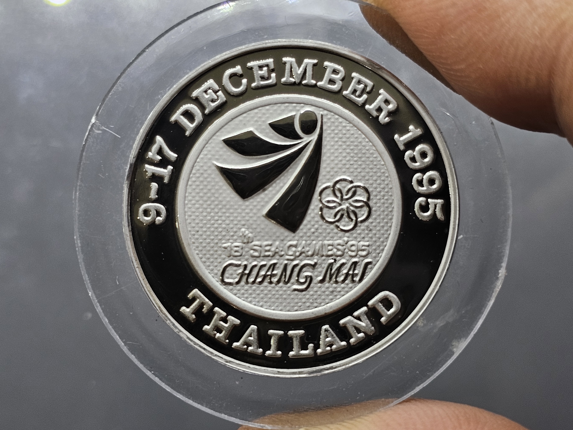 เหรียญเงินขัดเงา ที่ระลึกซีเกมส์ครั้งที่ 18 (เชียงใหม่เกมส์) แบบที่3 พ.ศ.2538 พร้อมกล่องเดิม