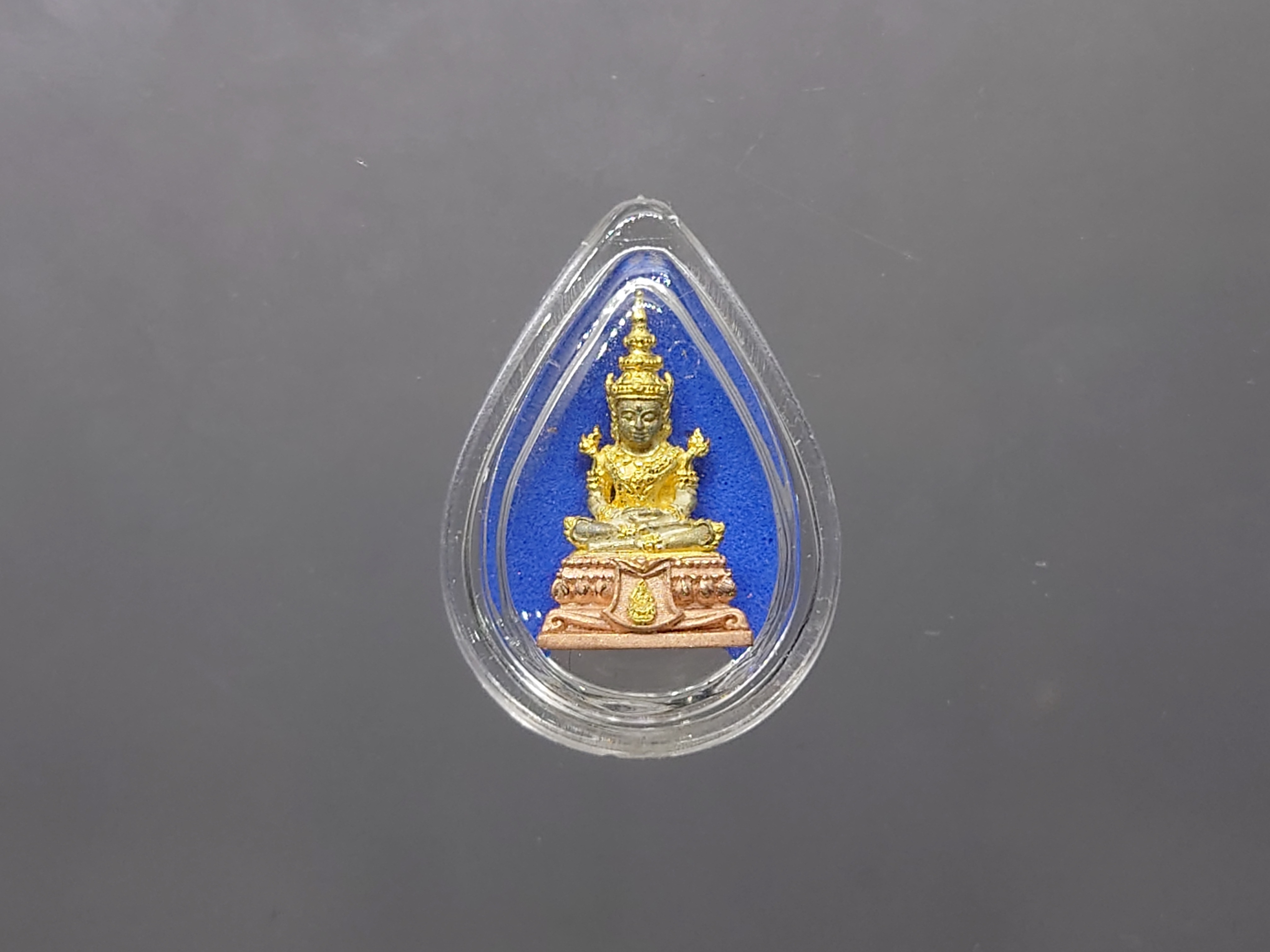 พระแก้วมรกต กรมสรรพสามิต เนื้อเงินสามกษัตริย์ ขนาดสูง 1.7 เซน กรมสรรพสามิต สร้าง ในพระบรมราชานุญาต ปี2550 ตลับเดิม หายาก