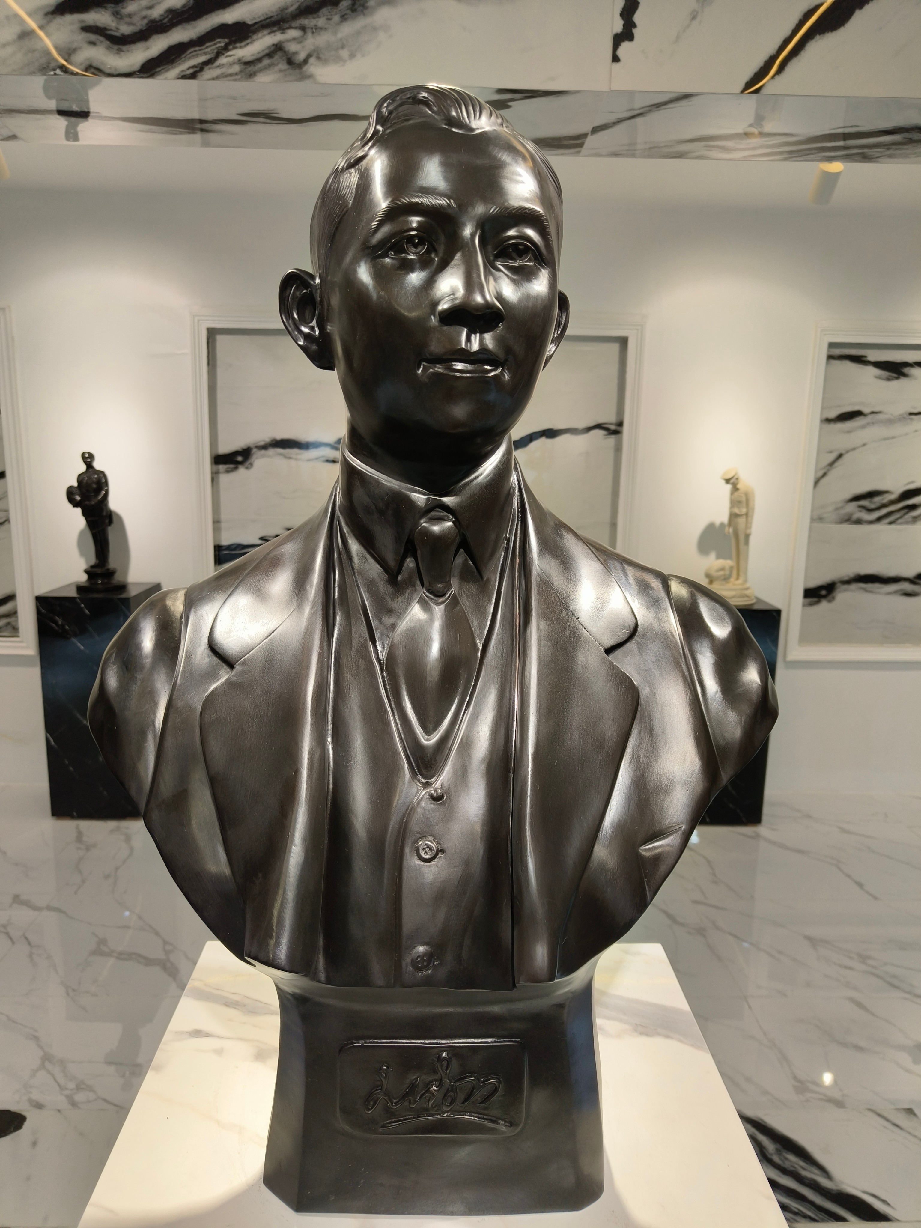 รูปหล่อ พระบิดา สมเด็จพระมหิตลาธิเบศร อดุลยเดชวิกรม พระบรมราชชนก พระราชบิดาในรัชกาลที่ 9 ครึ่งพระองค์ ขนาดเท่าจริง