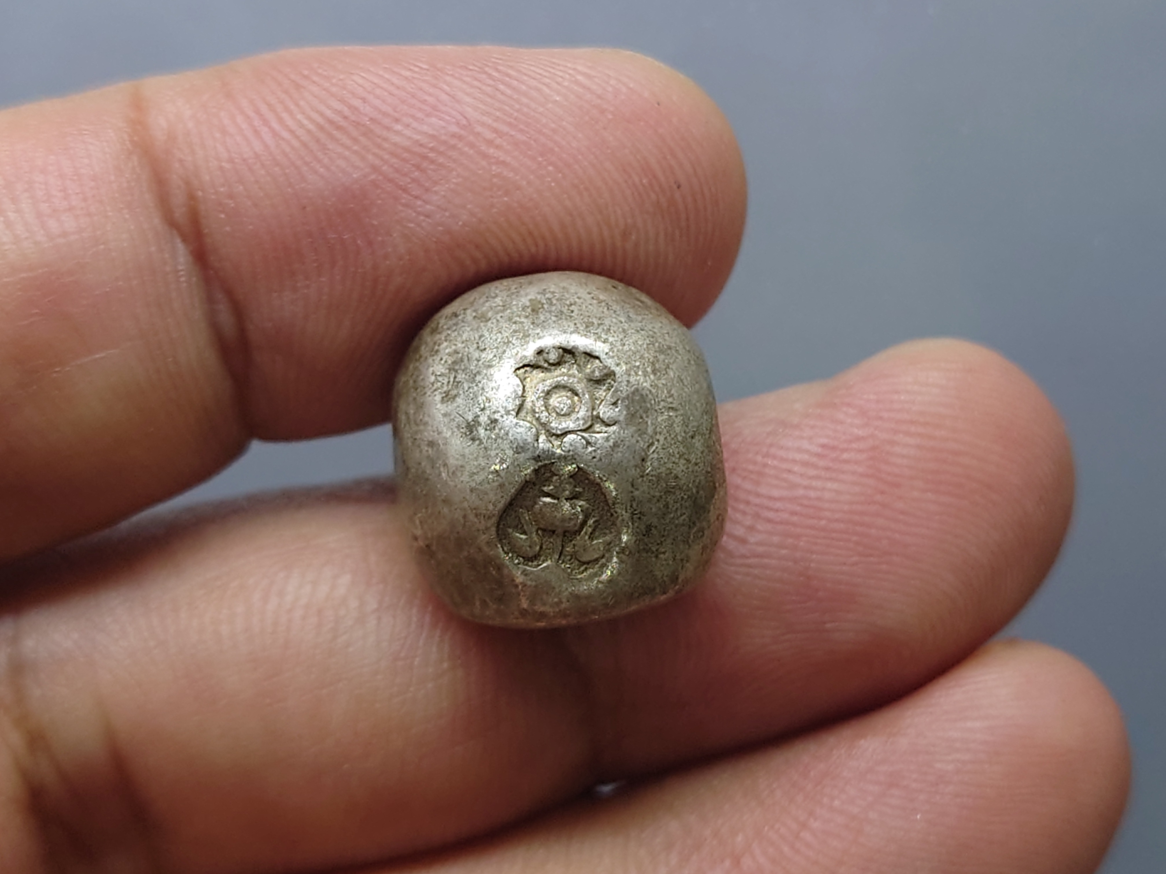 พดด้วง ขนาด 1 บาท ตรามงกุฎ-กงจักร รัชกาลที่4